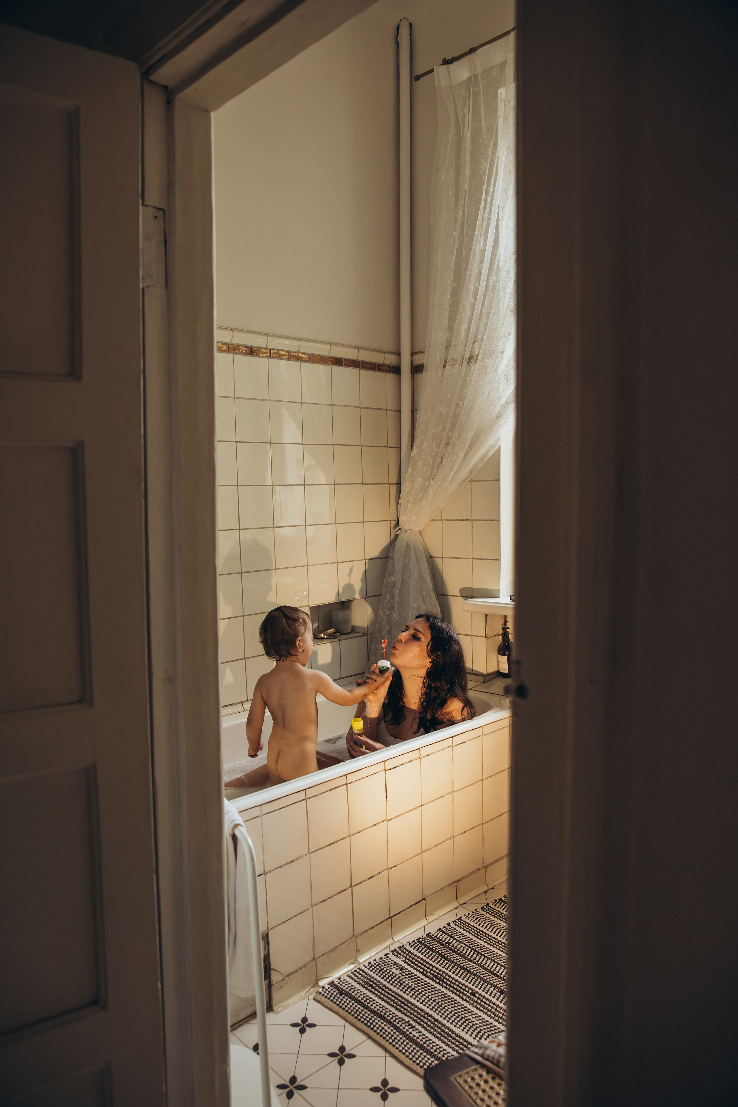 Ванна с пеной. Свадебный и семейный фотограф Москва и Московская область