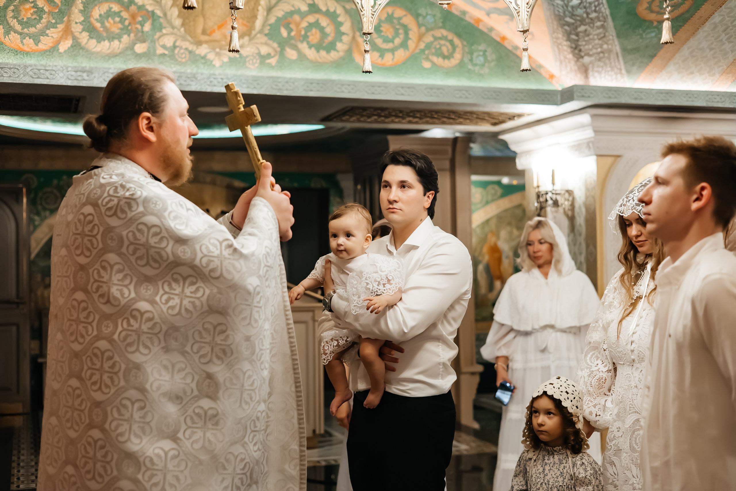 Крещение Ярославы в Сретенском монастыре. Фотограф на крещение и венчание Москва  Надежда Баланина