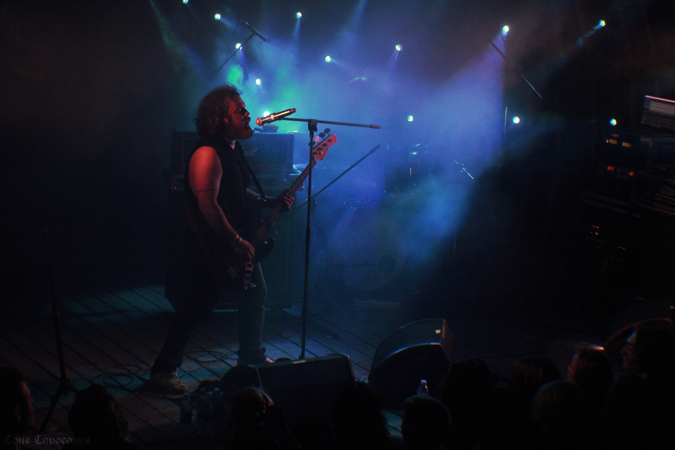 Синестетик 26.08.23. Концертный и портретный фотограф в Москве Соня Спросонья