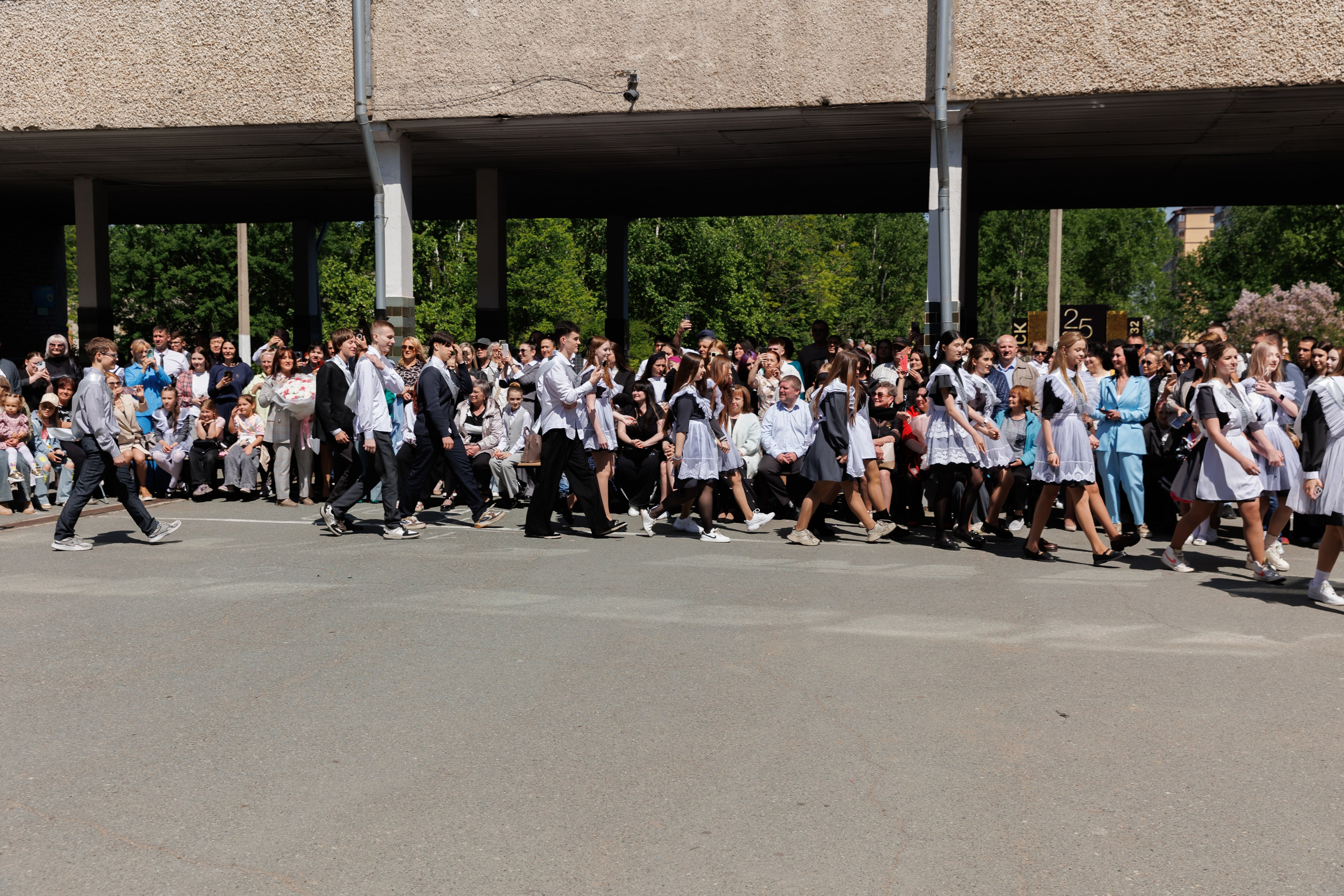 ПОСЛЕДНИЙ ЗВОНОК 9б. Фотограф семейных, детских, репортажных съёмок г. Уссурийск-Владивосток