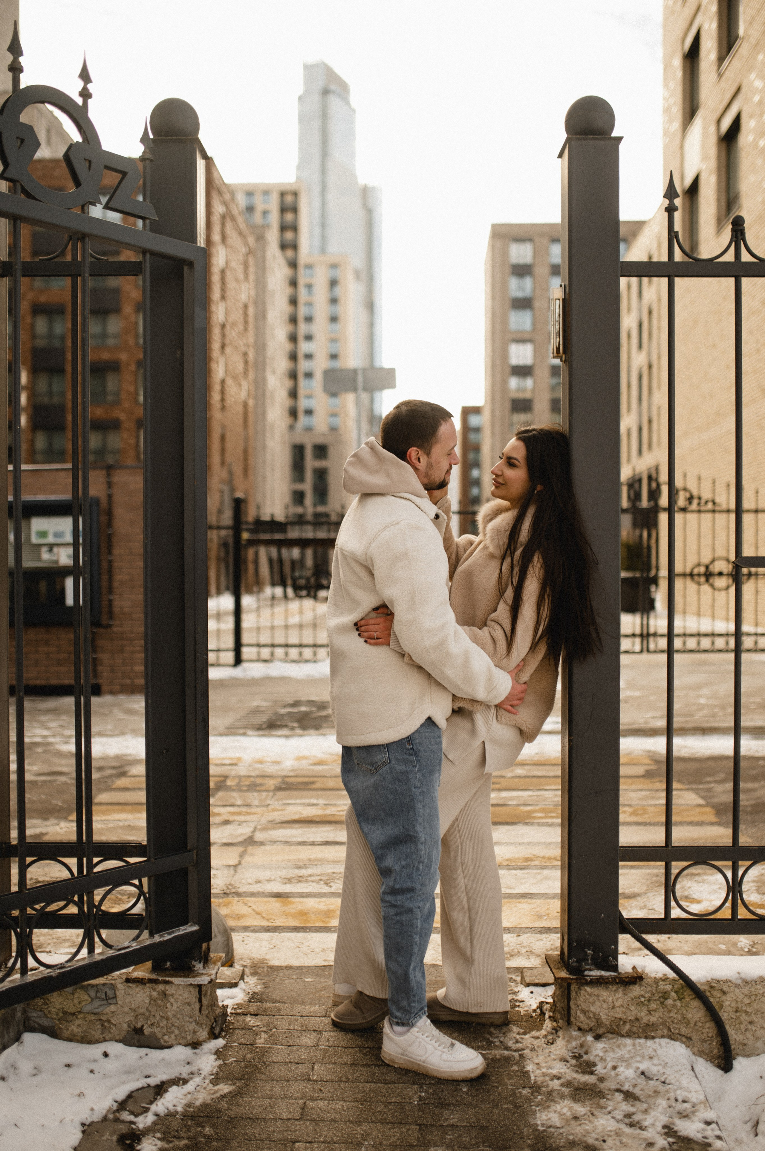 Лавстори стрит фотосессия в зимней Москве. Семейная фотосессия Бутово Москва фотограф Алина Морщагина
