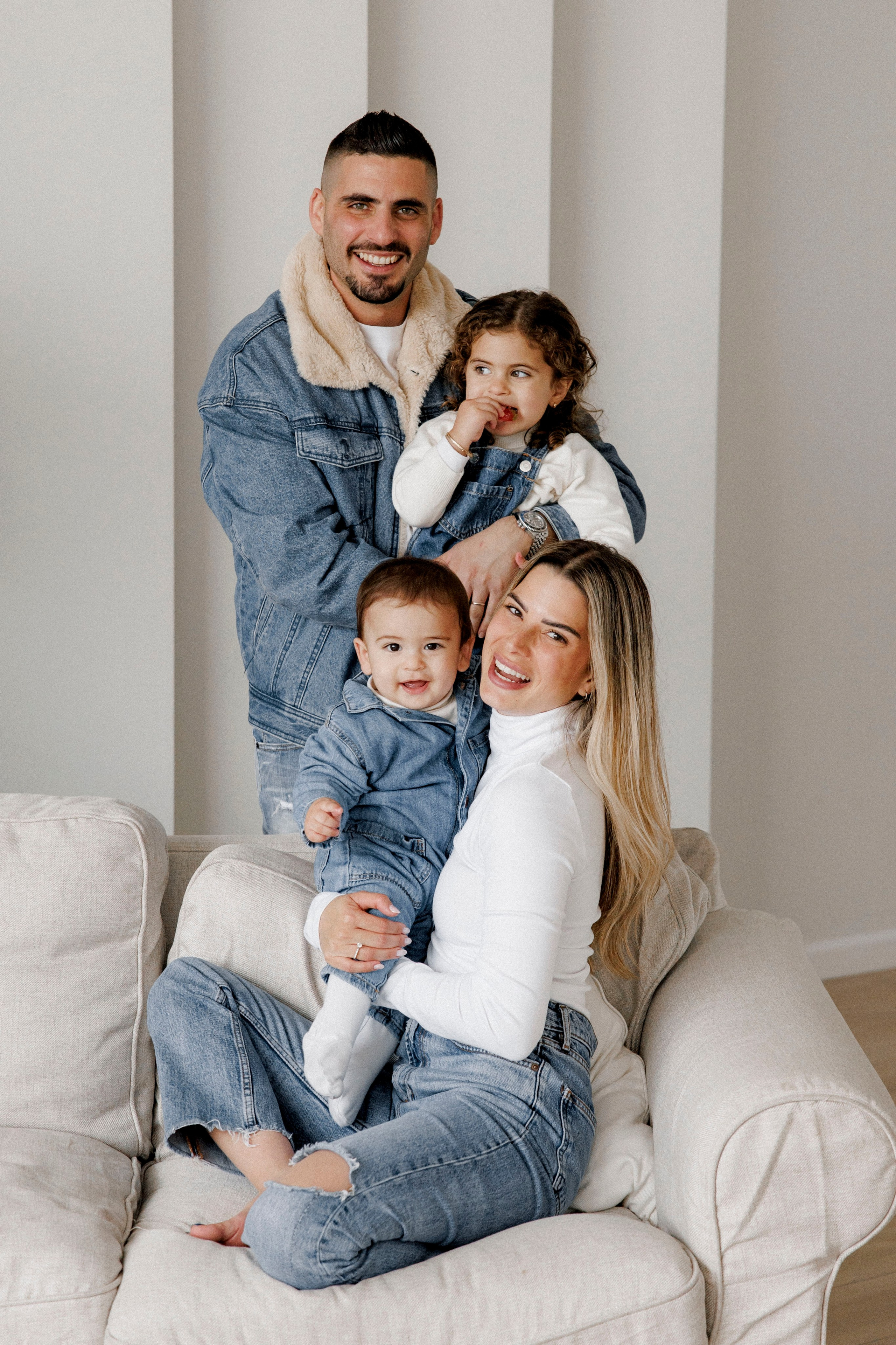 Family photoshoot in White Studio. Wedding and family photographer