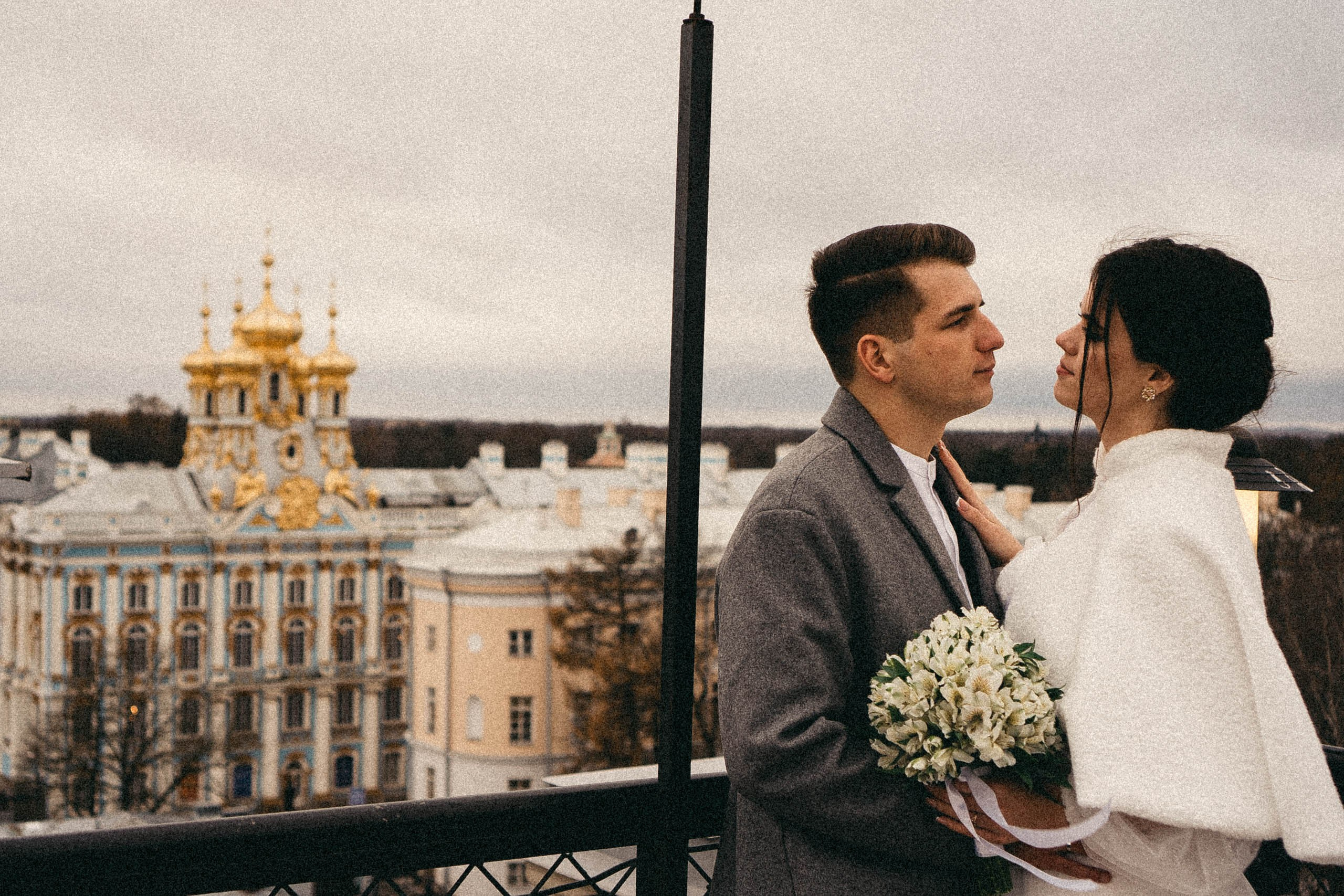 СВАДЕБНАЯ СЬЕМКА ПАРЫ В ГОРОДЕ ПУШКИН В ПАРКЕ ЕКАТЕРИНЕНСКОМ В НОЯБРЕ. Профессиональный фотограф, Санкт-Петербург — Виктория Богомолова