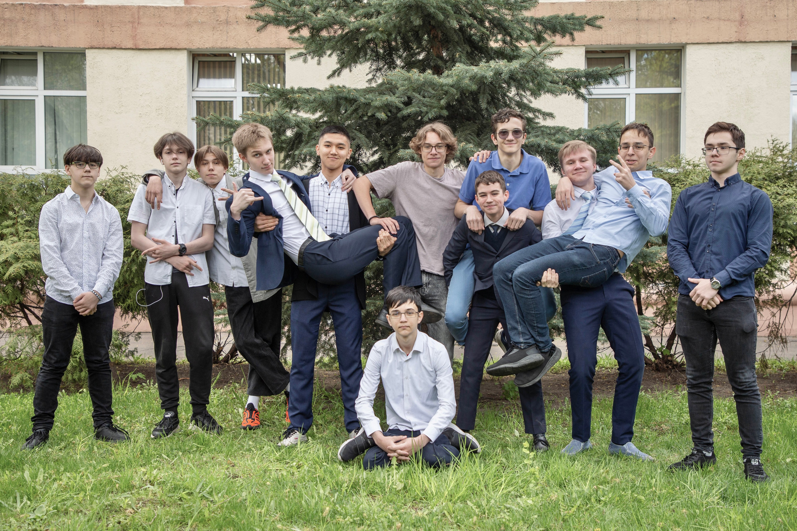 Групповые фото 9 и 11 класс