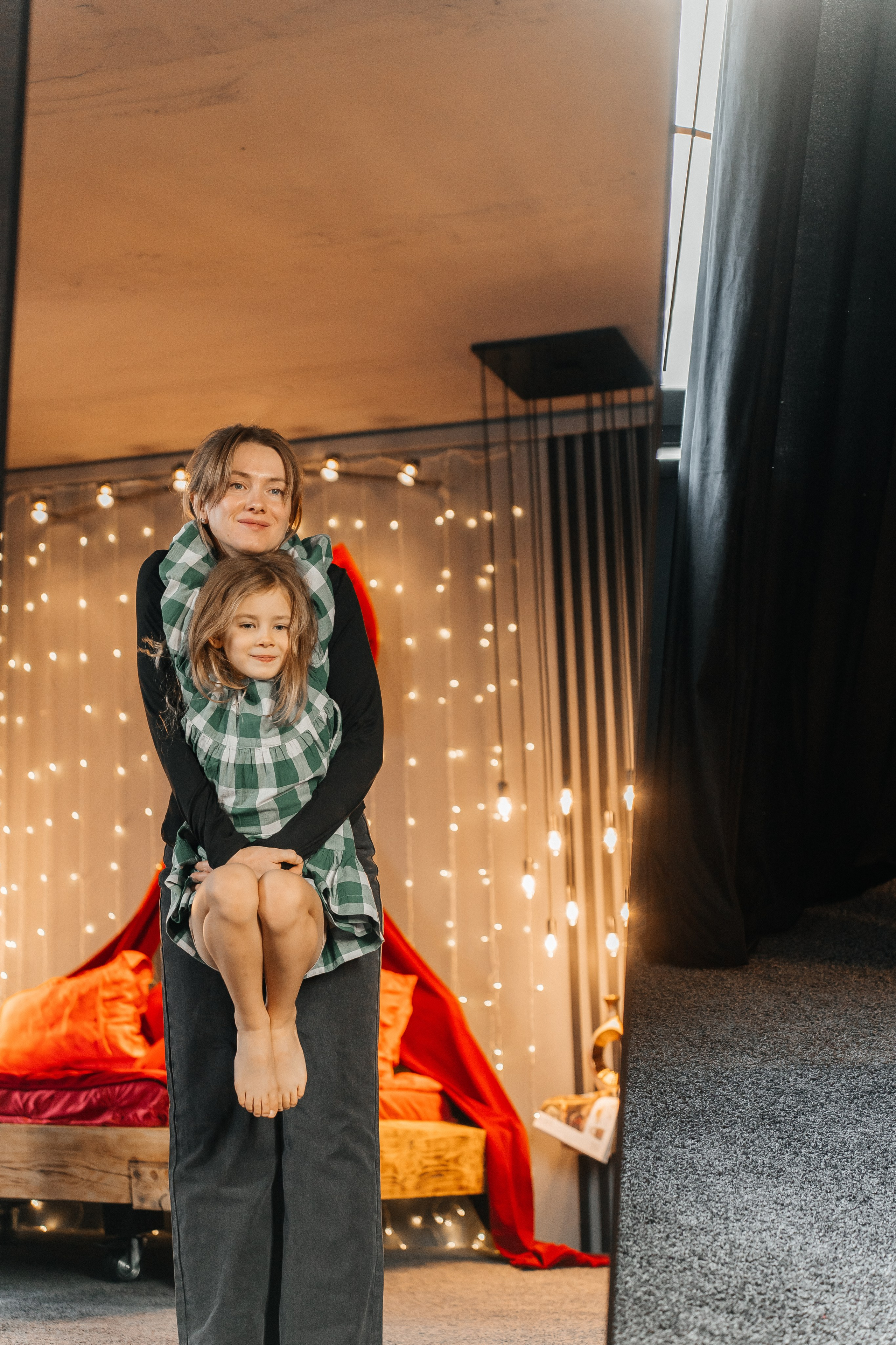 Мама с дочкой. Для тех, кто не ждёт удачи, а создаёт её. Каждая фотосессия — это твой момент, твой стиль, твой успех. 📸