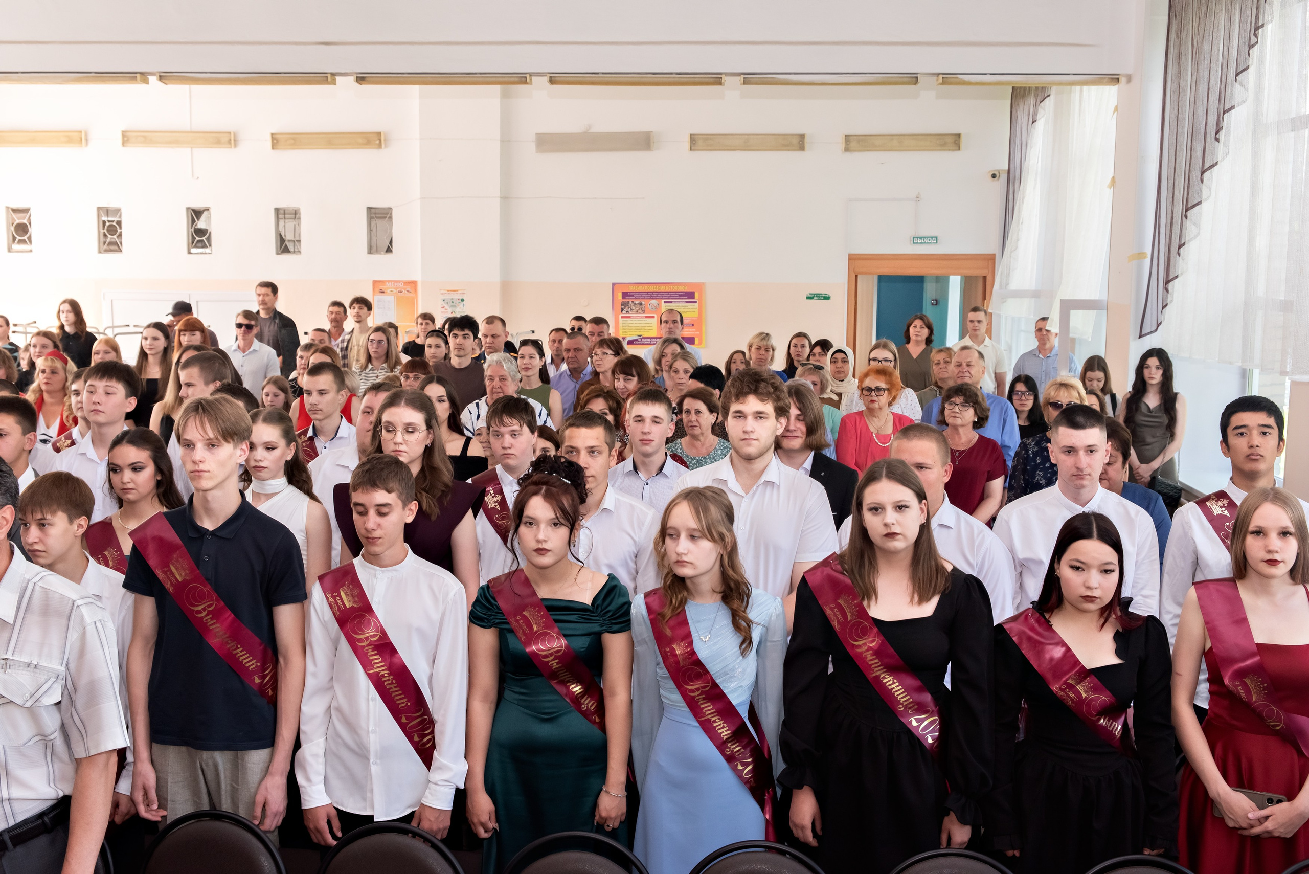 Выпускной школы № 3 вручение аттестатов в актовом зале. Свадебный и семейный фотограф в Кыштыме Челябинске Марина Шигапова