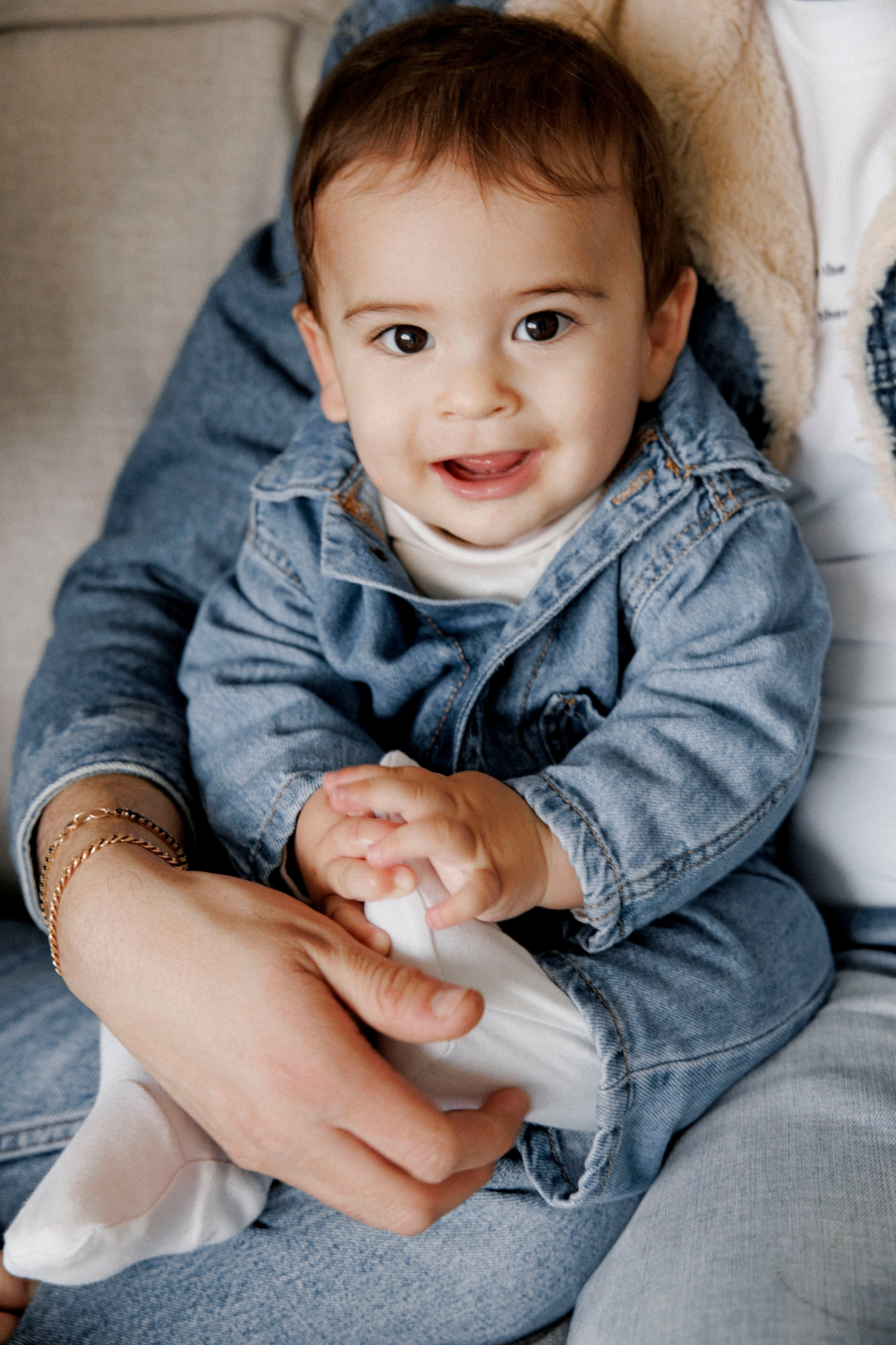 Family photoshoot in White Studio. Wedding and family photographer