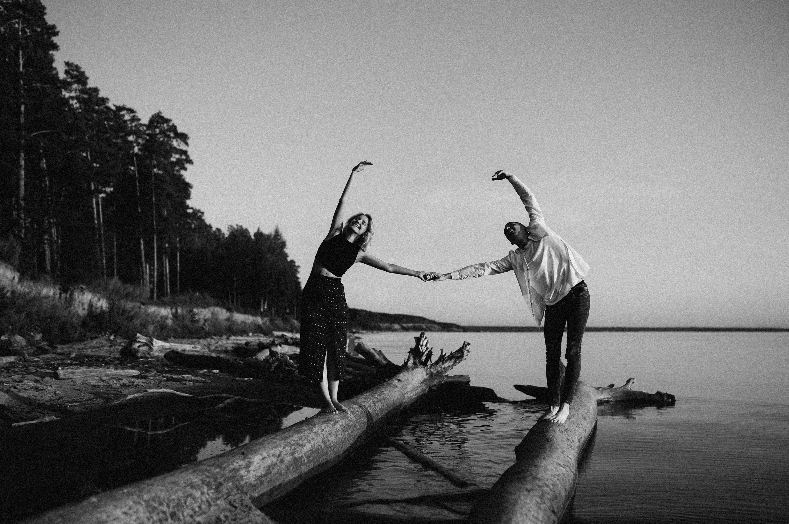 АНДРЕЙ И ЛИЛЯ/ СЪЕМКА НА БЕРЕГУ БЕРДСКОГО ЗАЛИВА. Семейный фотограф в Новосибирске Женя Индрикова