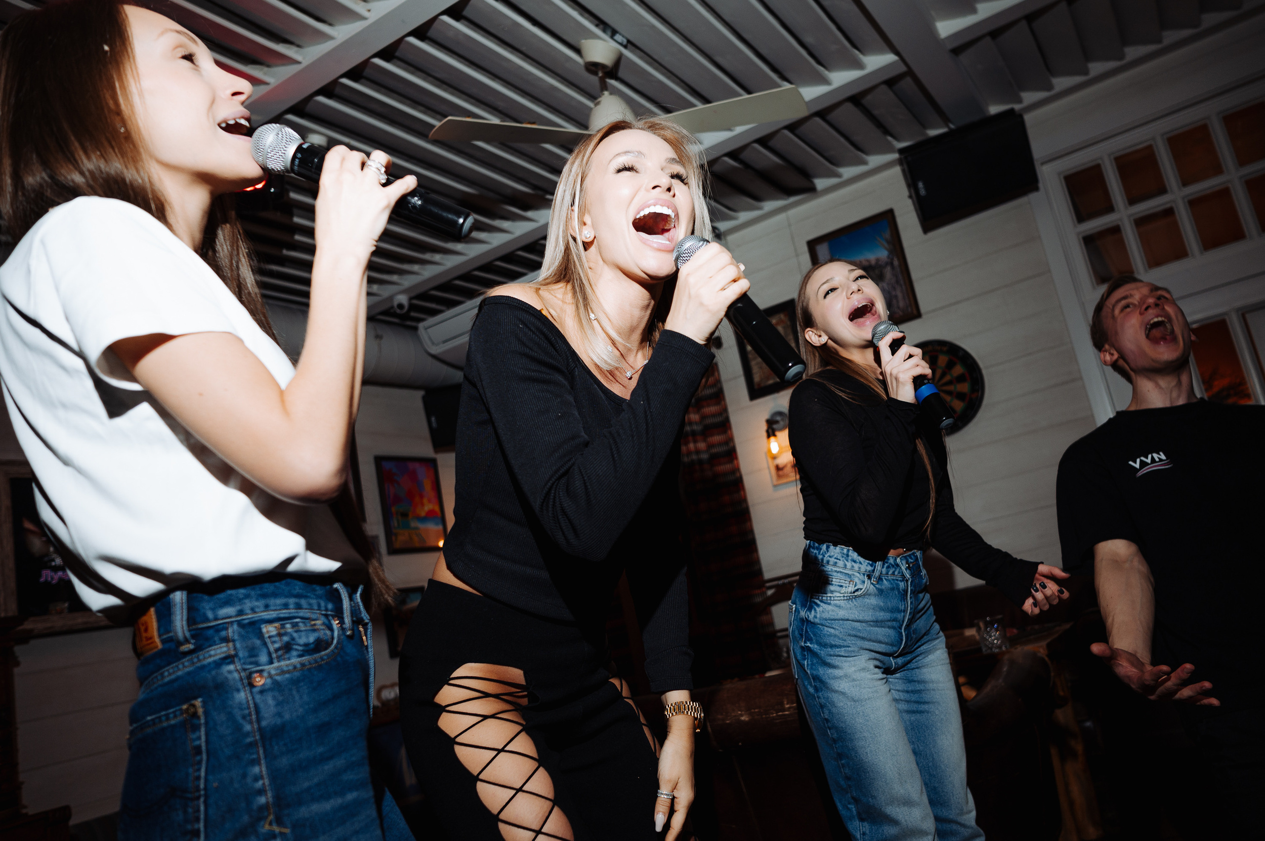 УГЛИ — Вечеринка в честь премьеры клипа VAVAN. Фотограф Вито Бурмасов | Москва