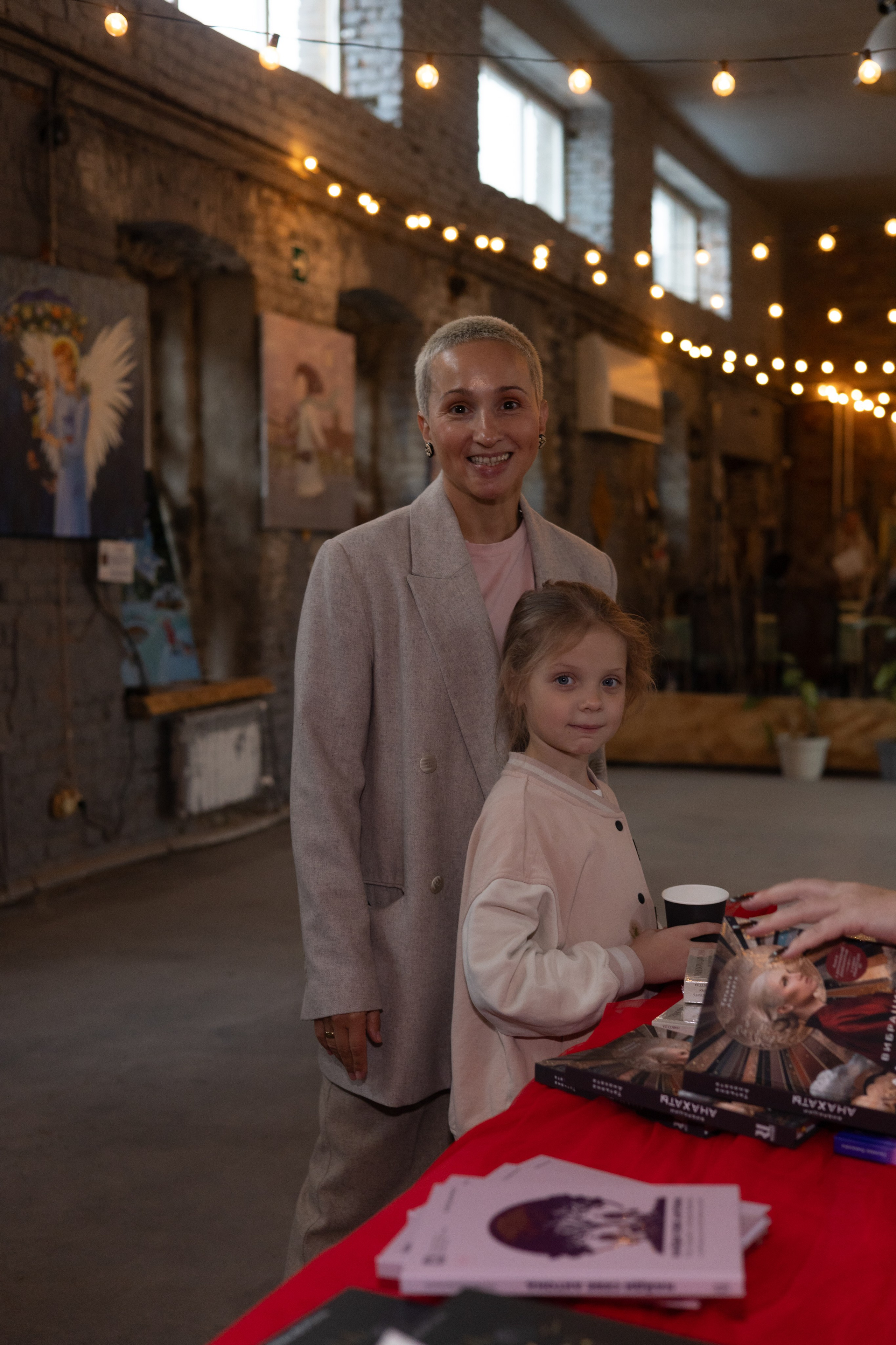 Выставка «АНГЕЛЫ МИРА». Фотограф Красноярск съемки лавстори, фотосессия в студии, портретная съемка, творческие фотосессии