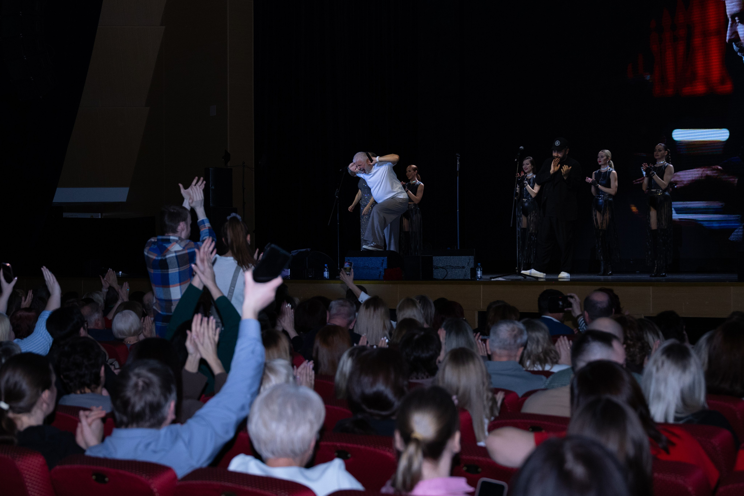 Сосо Павлиашвили КРАСНОЯРСК. Фотограф Красноярск съемки лавстори, фотосессия в студии, портретная съемка, творческие фотосессии
