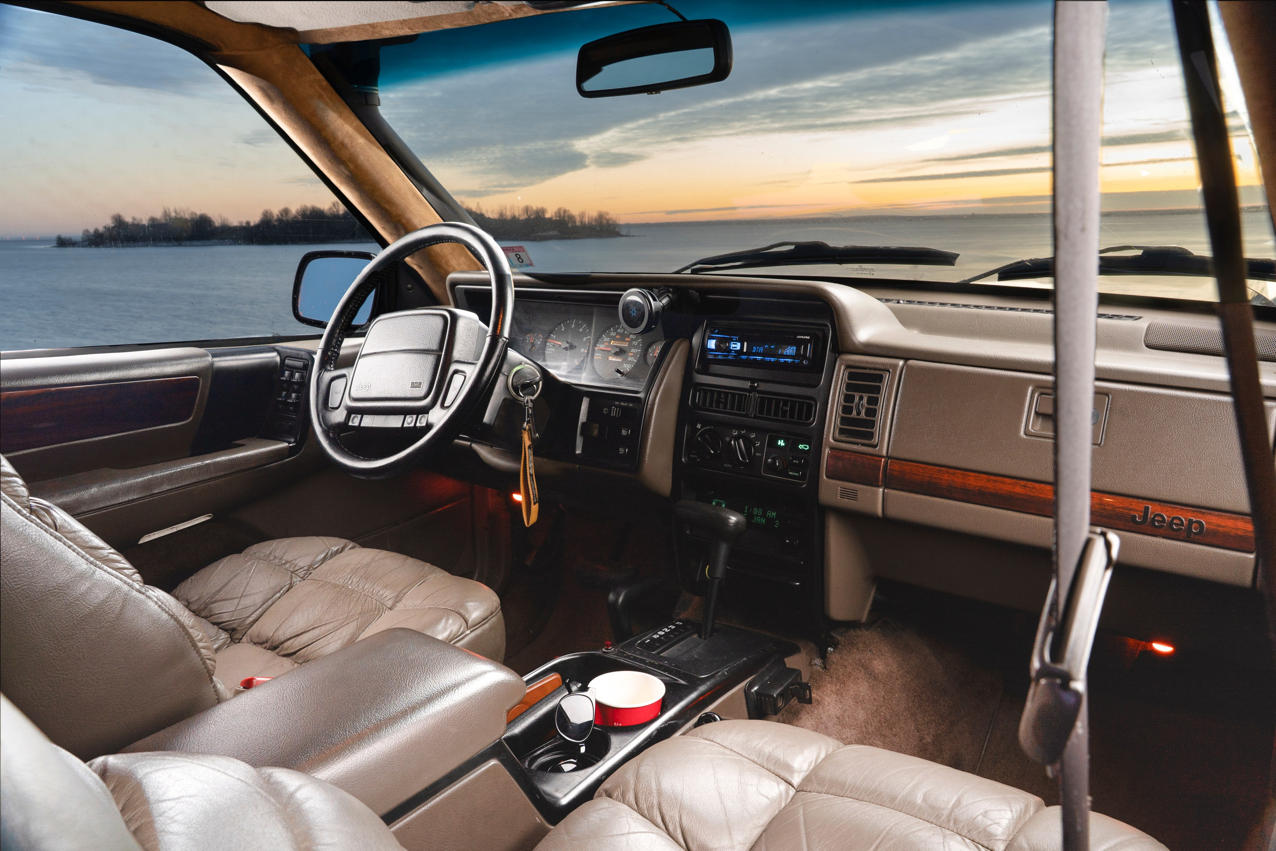 Jeep Grand Cherokee. Автомобильный фотограф в Санкт Петербурге. Евгений Коновалов