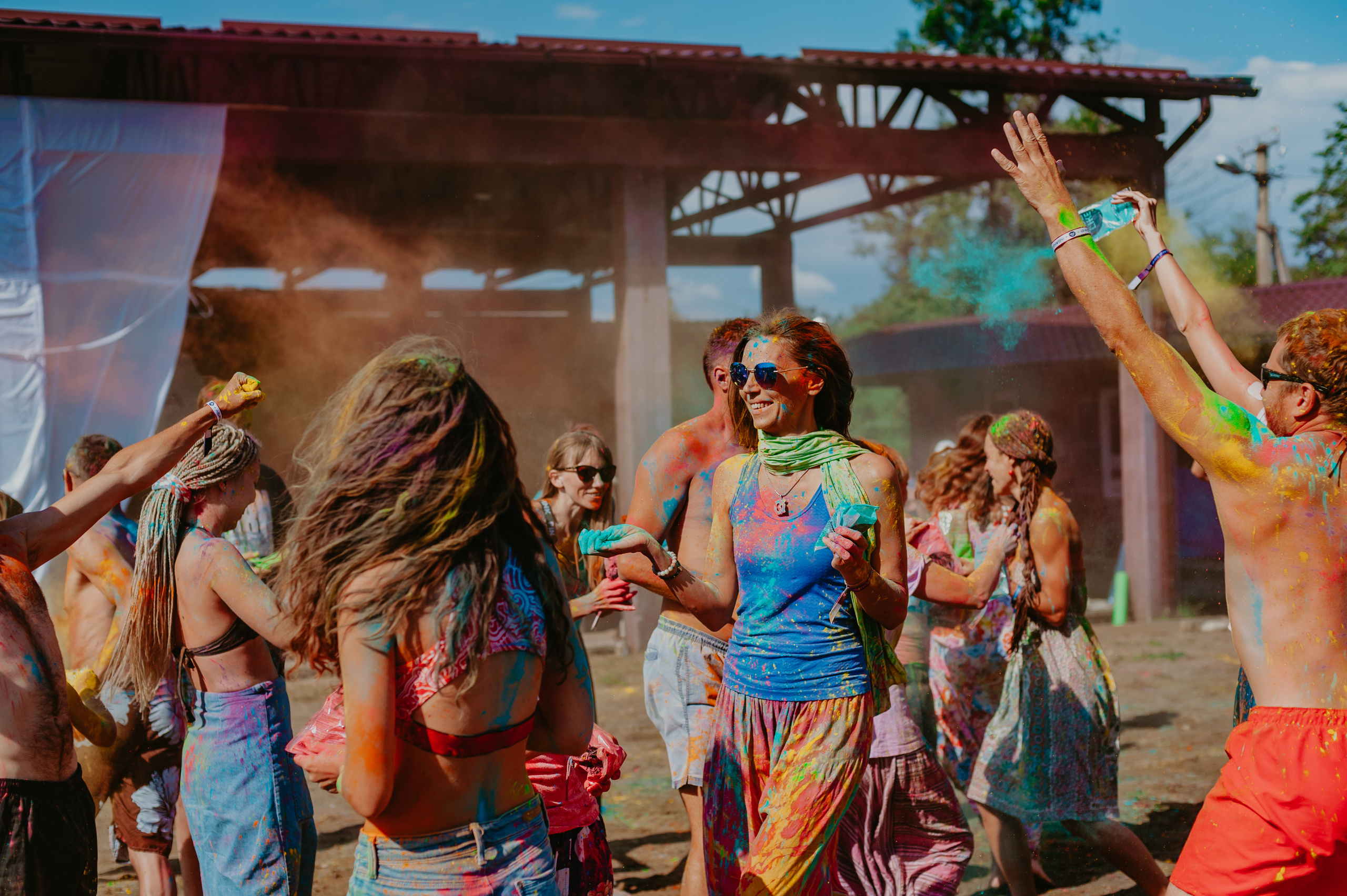 Праздник красок Холи на Фестивале Асана. Семейный фотограф Ульяна Вишнякова