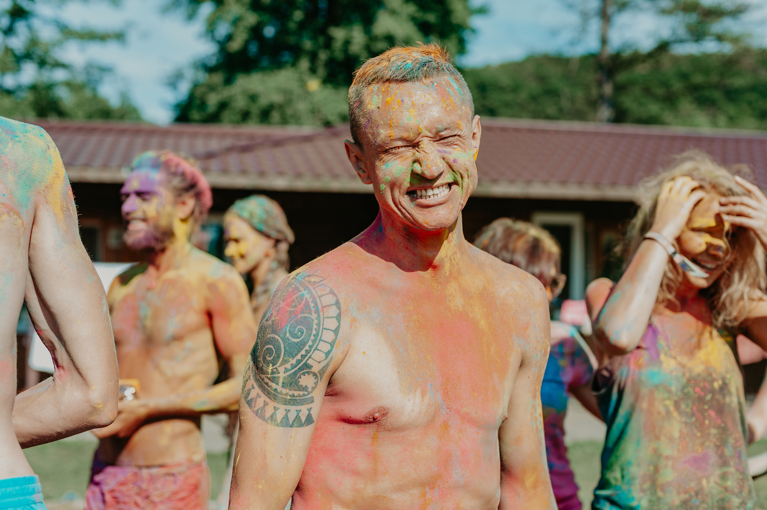 Праздник красок Холи на Фестивале Асана. Семейный фотограф Ульяна Вишнякова