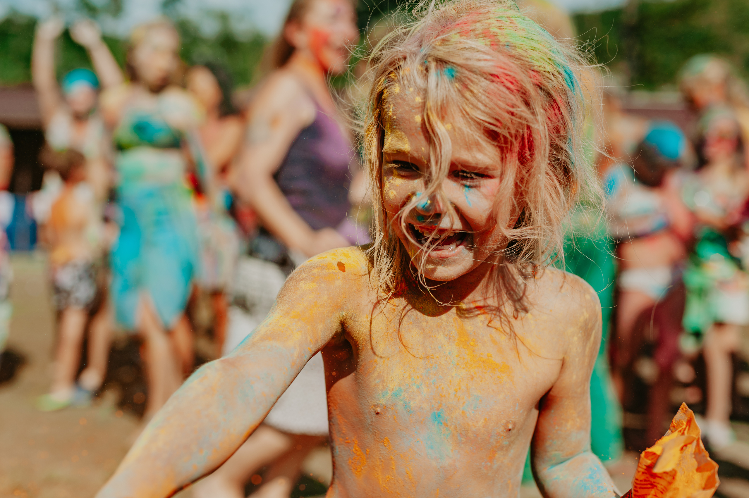 Праздник красок Холи на Фестивале Асана. Семейный фотограф Ульяна Вишнякова