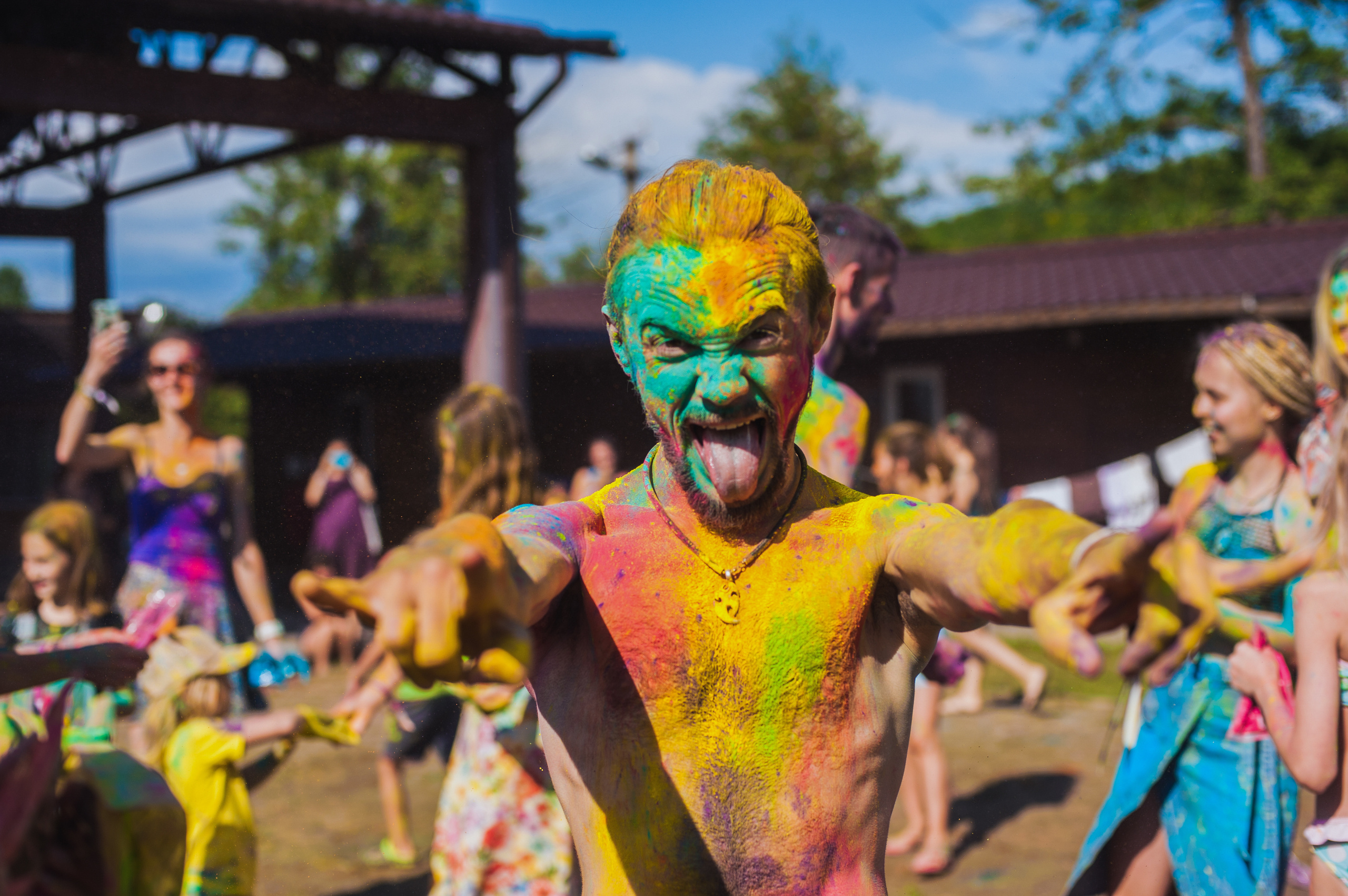 Праздник красок Холи на Фестивале Асана. Семейный фотограф Ульяна Вишнякова