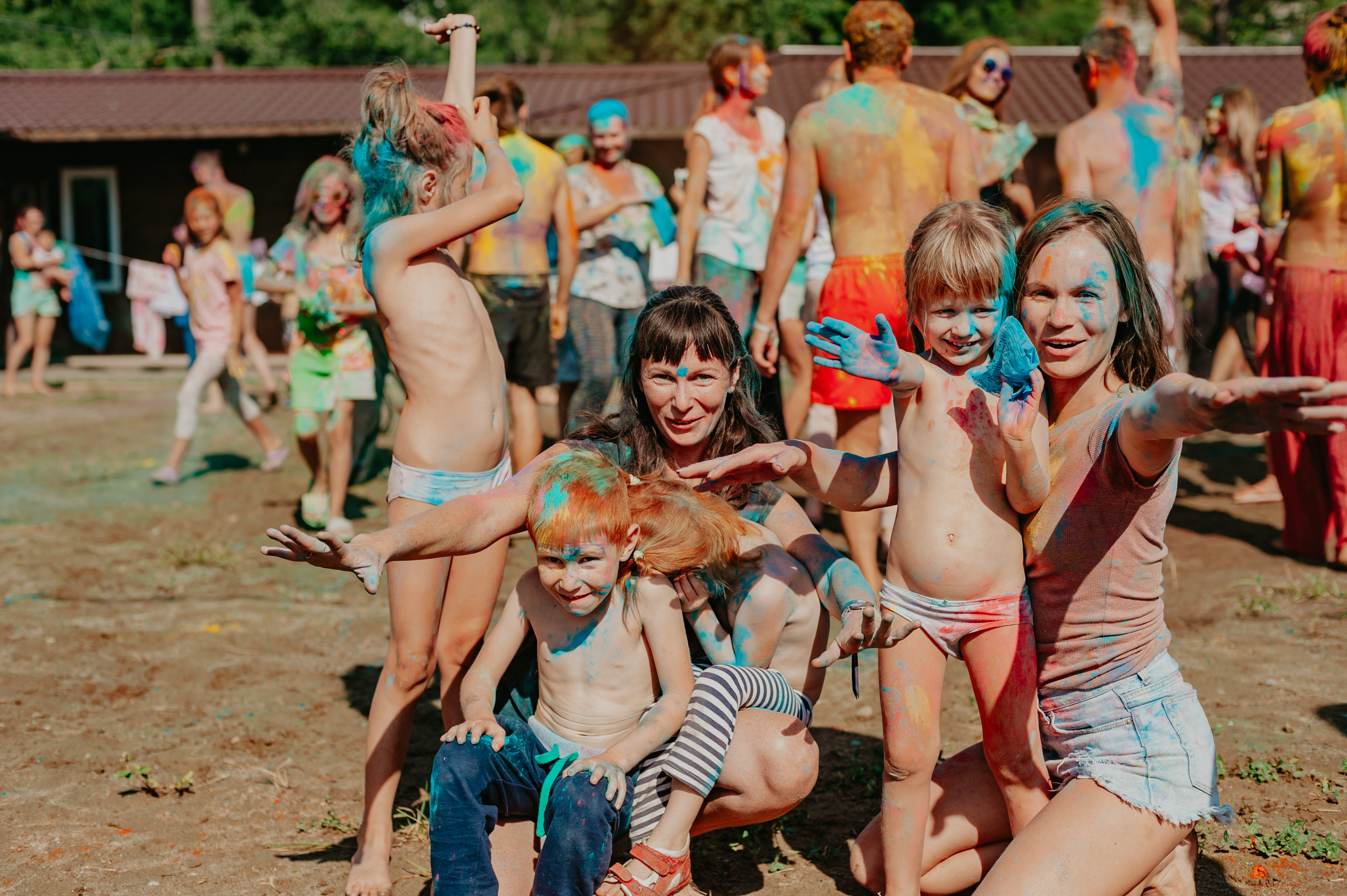Праздник красок Холи на Фестивале Асана. Семейный фотограф Ульяна Вишнякова