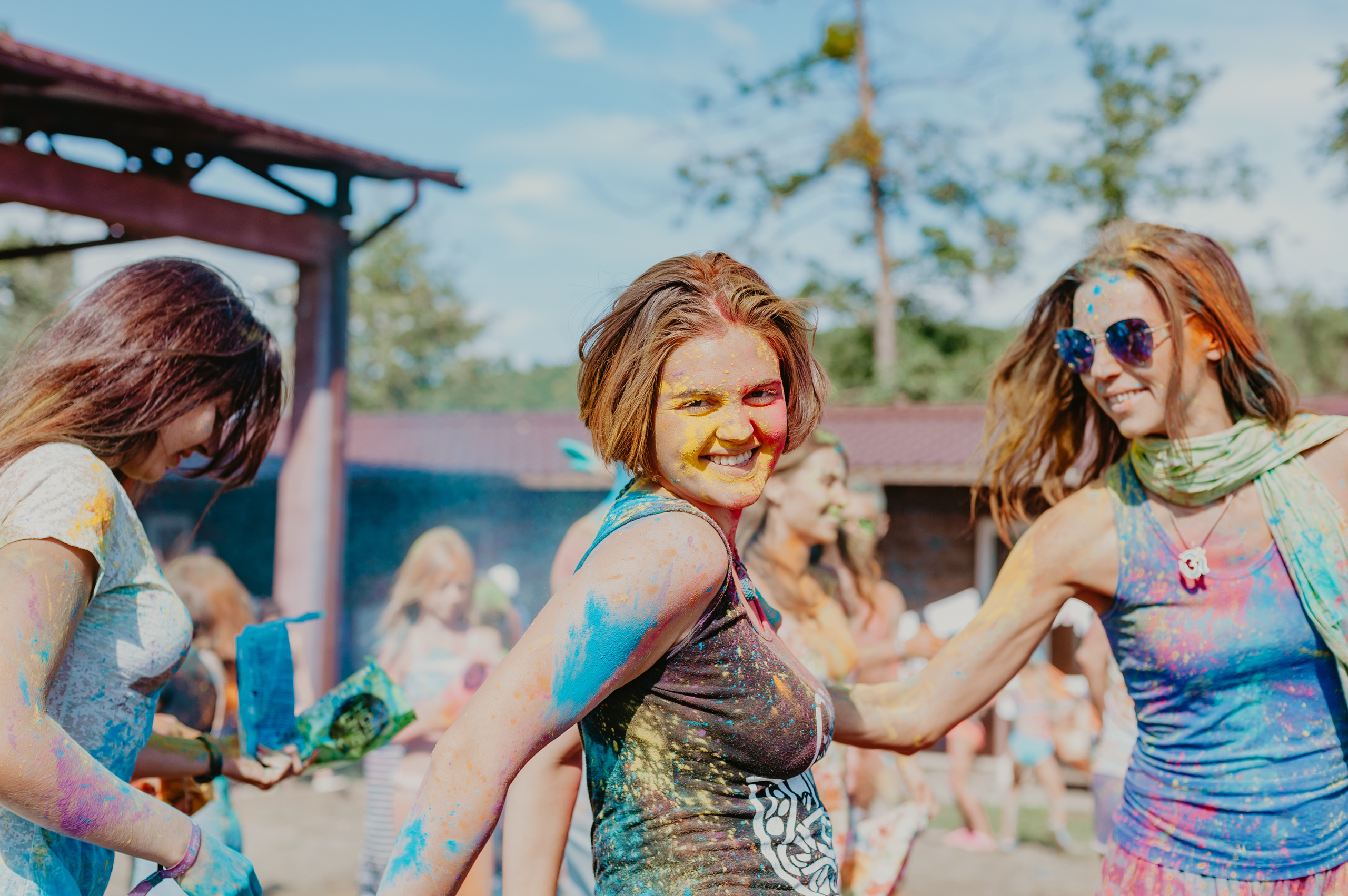 Праздник красок Холи на Фестивале Асана. Семейный фотограф Ульяна Вишнякова