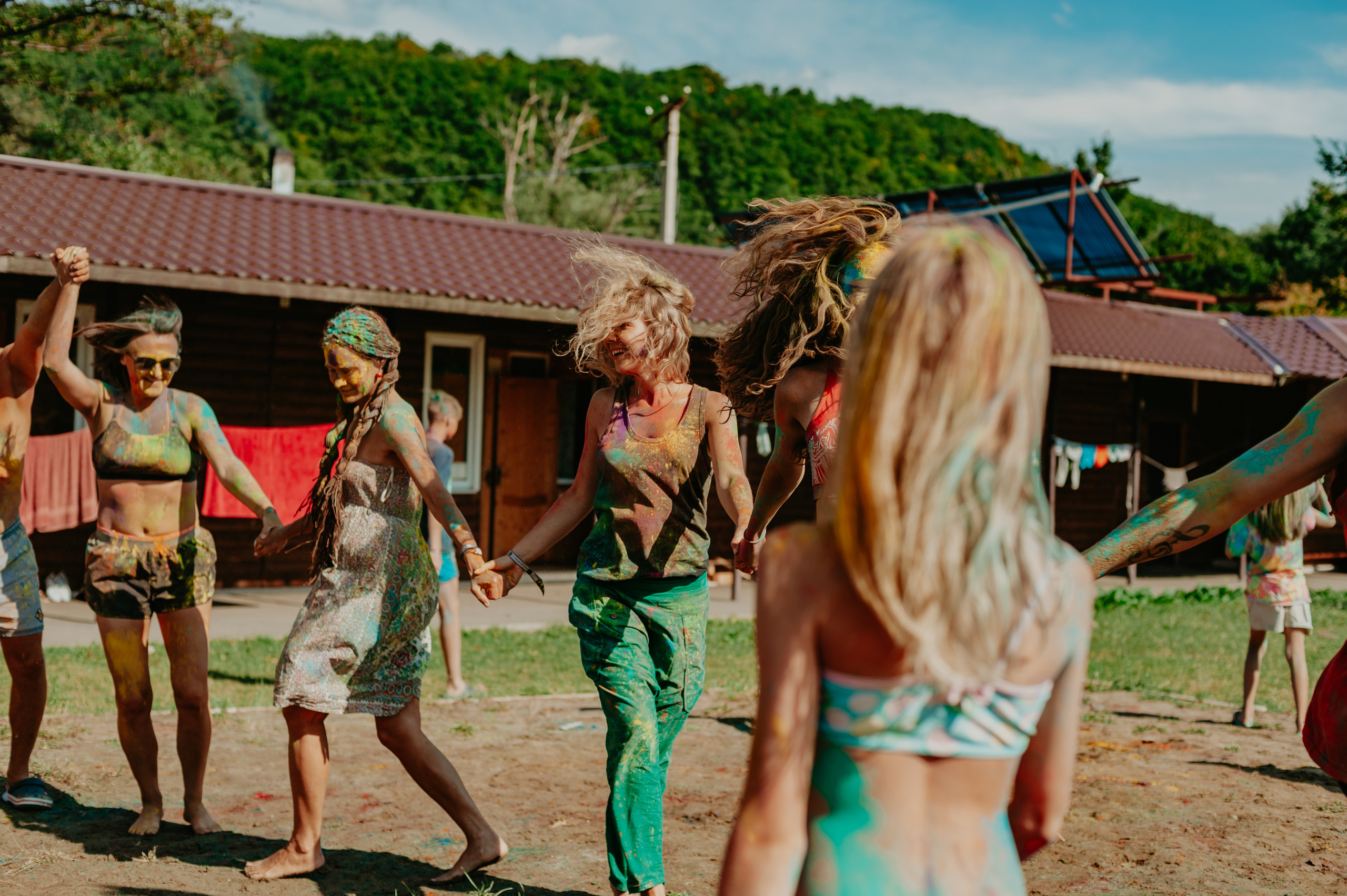 Праздник красок Холи на Фестивале Асана. Семейный фотограф Ульяна Вишнякова