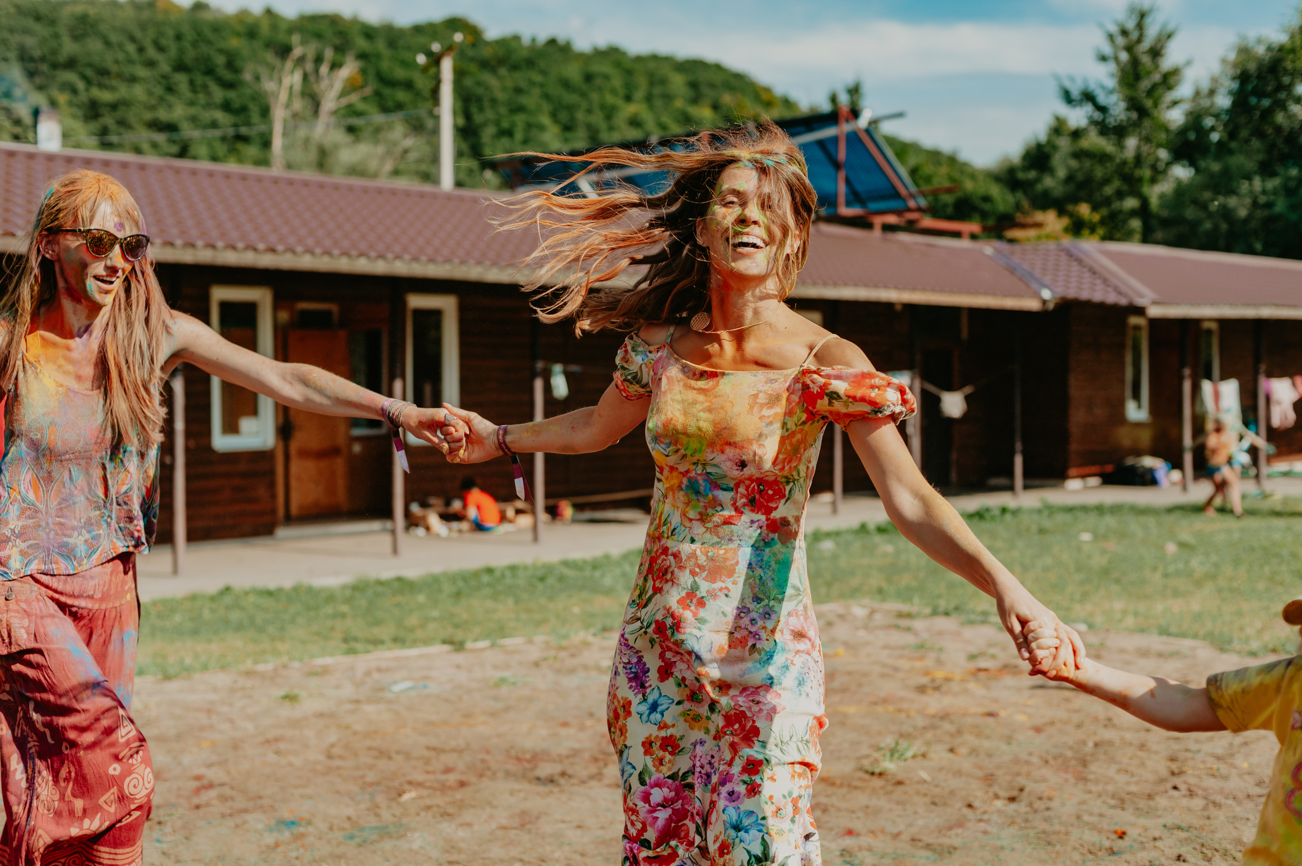 Праздник красок Холи на Фестивале Асана. Семейный фотограф Ульяна Вишнякова