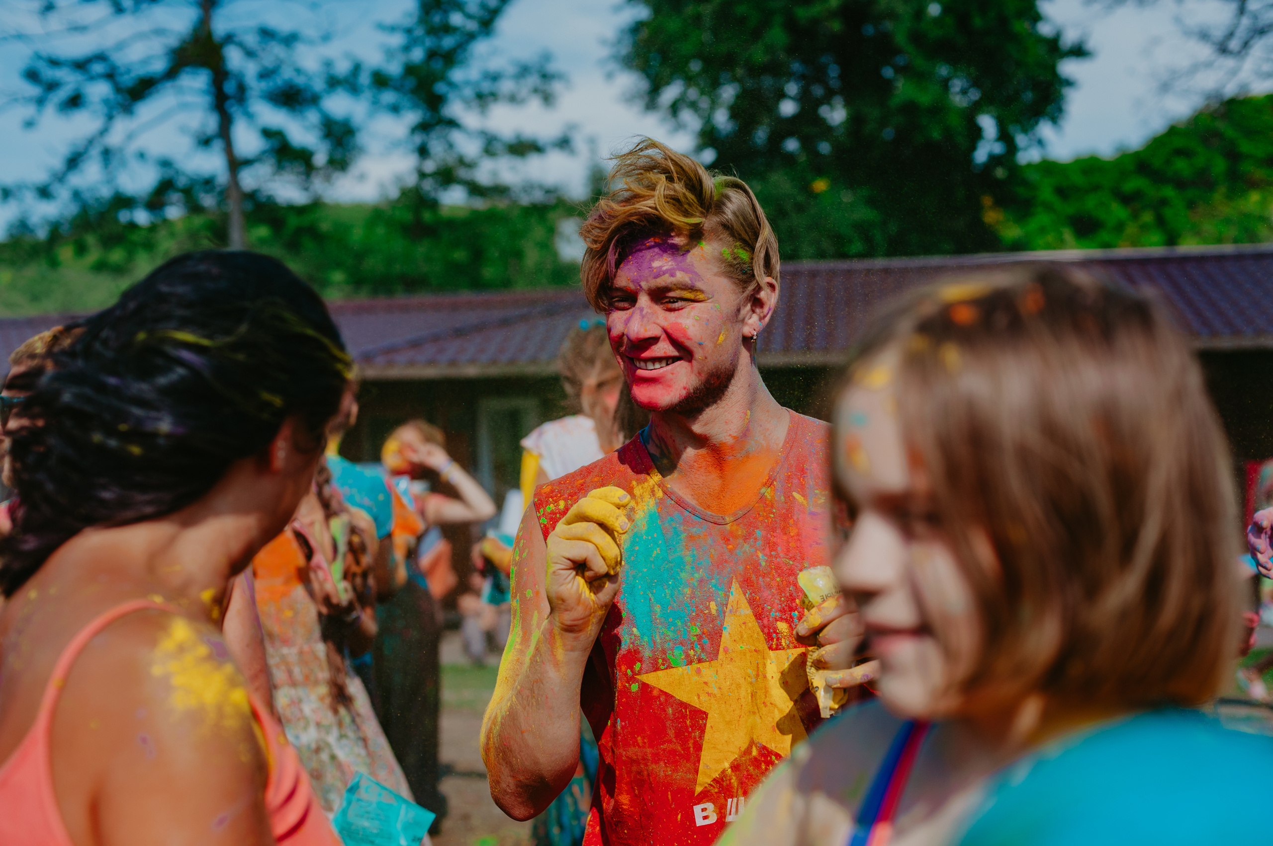 Праздник красок Холи на Фестивале Асана. Семейный фотограф Ульяна Вишнякова