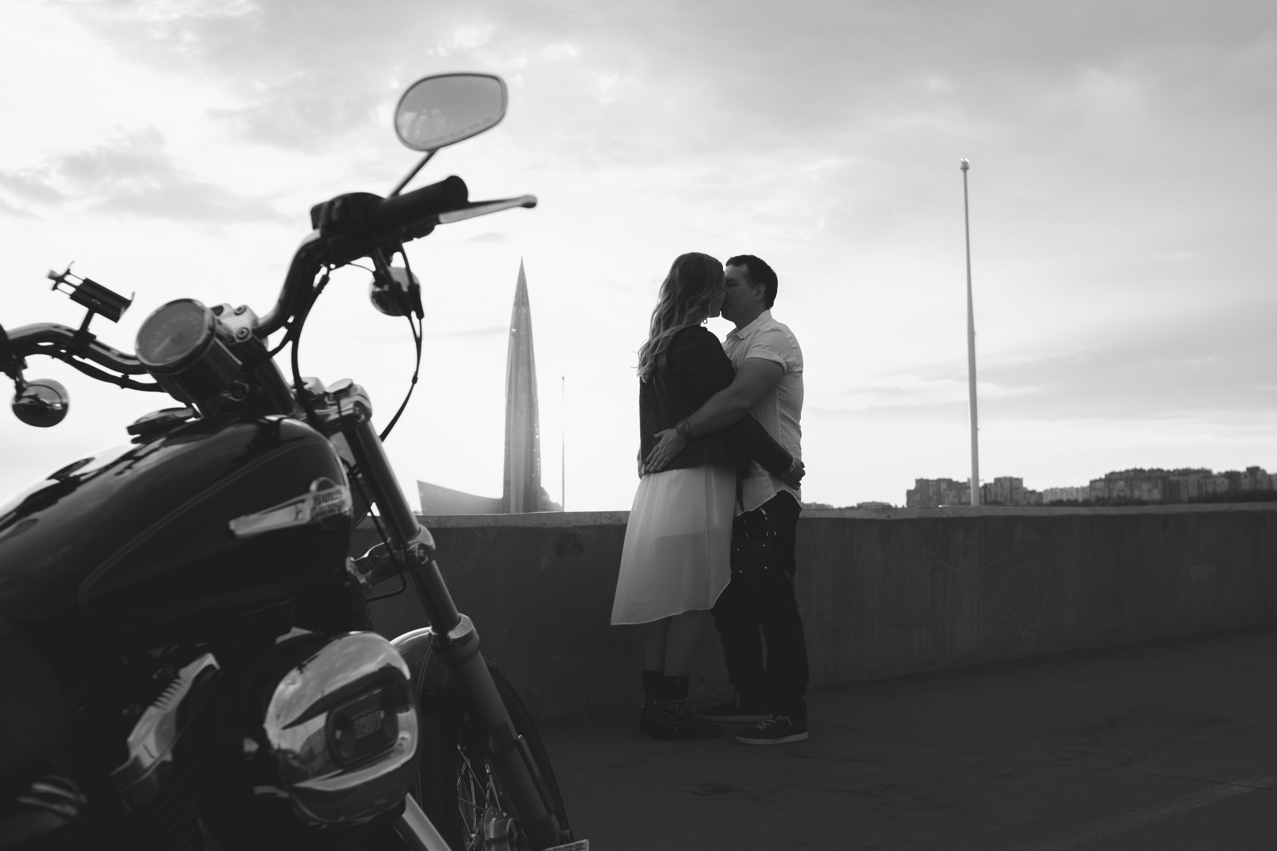 Фотосессия Love story Лахта на закате с мотоциклом. Фотограф в Санкт-Петербурге, Анна Скворцова