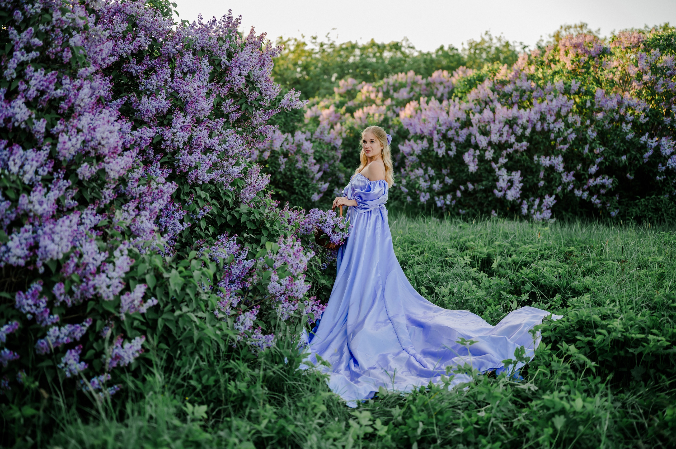 Юлия и сирень. Свадебный и семейный фотограф Евгения Кононова