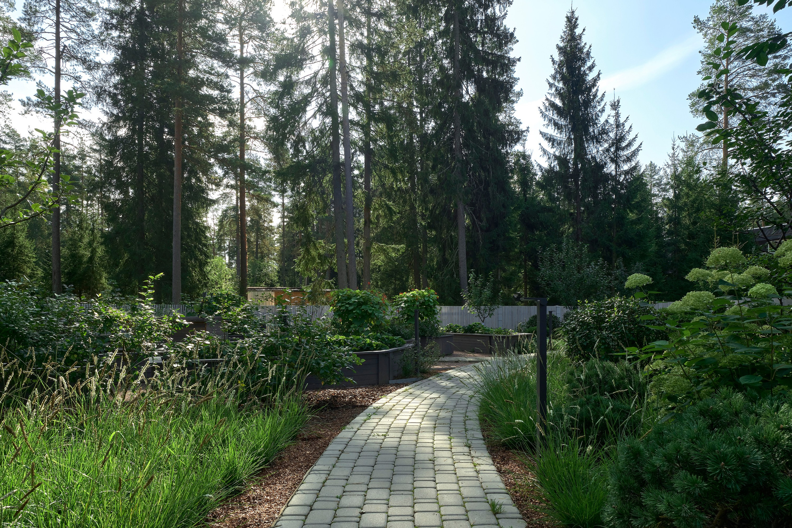 Ландшафтный и интерьерный фотограф Наталья Соловьева. Фотосъемка сада в Рощино для студии Мята | interioto