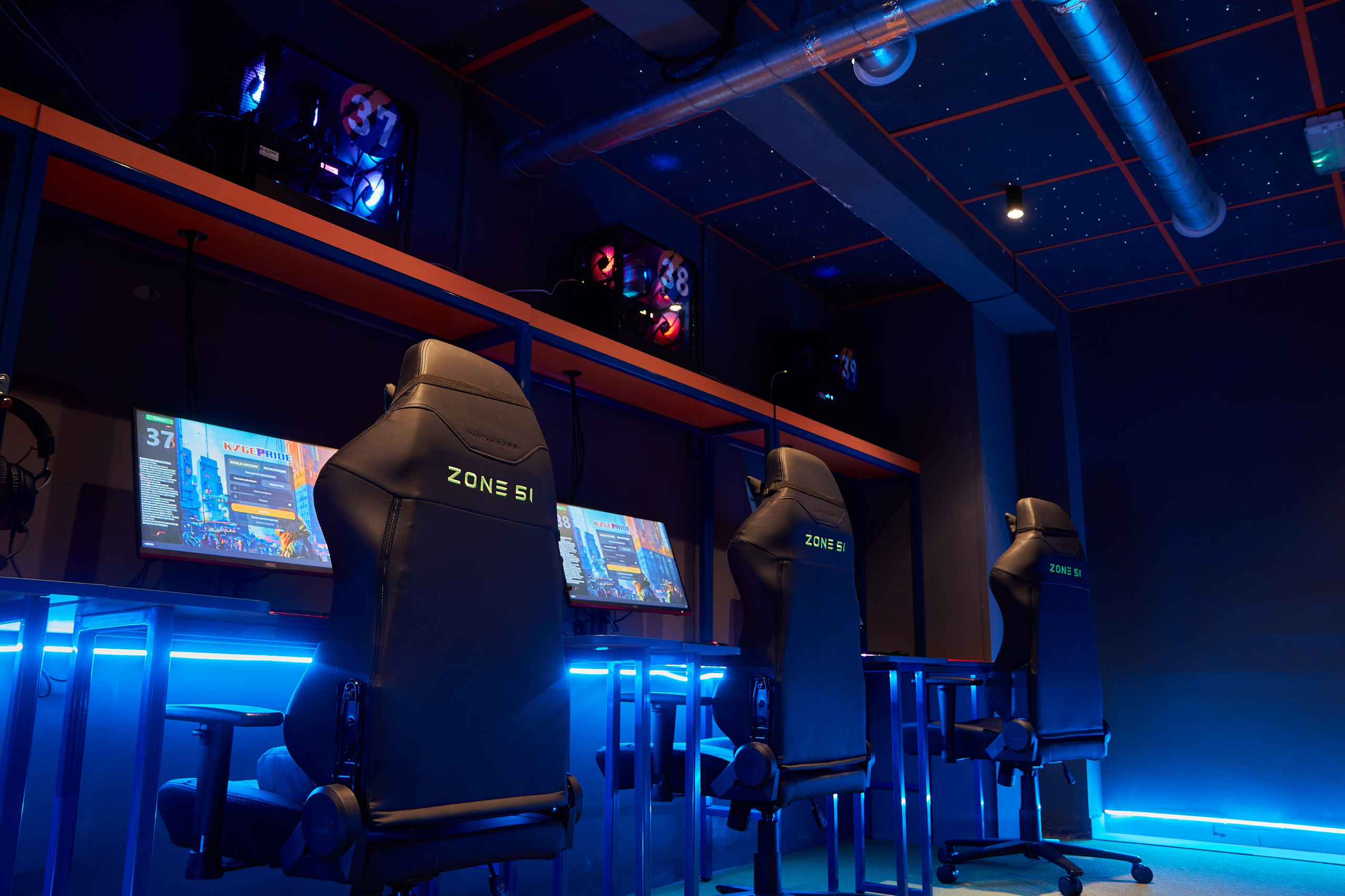 Фотосъёмка компьютерного клуба. Предметный и репортажный фотограф Алексей Кротов