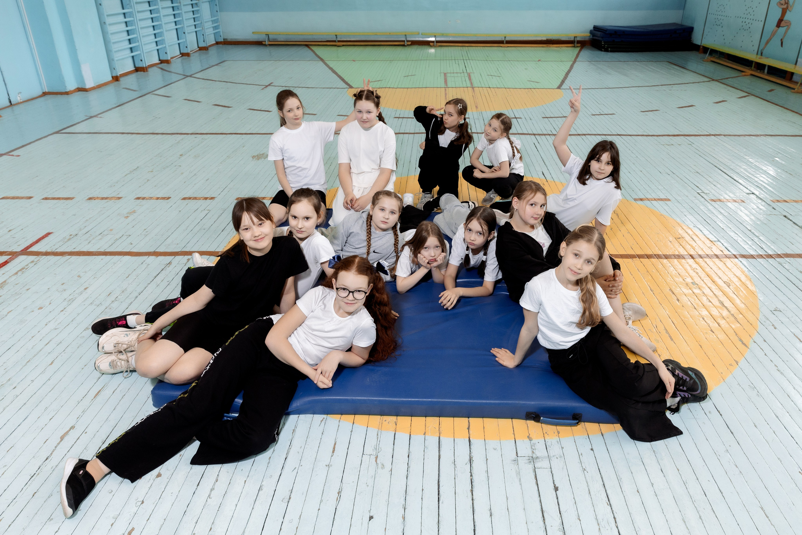 Школа 54 4А кл (2023-24) 2 часовая фотосессия в школе. Свадебный и Семейный фотограф г. Ижевск Гульназ Солдатова. Гульназ фото