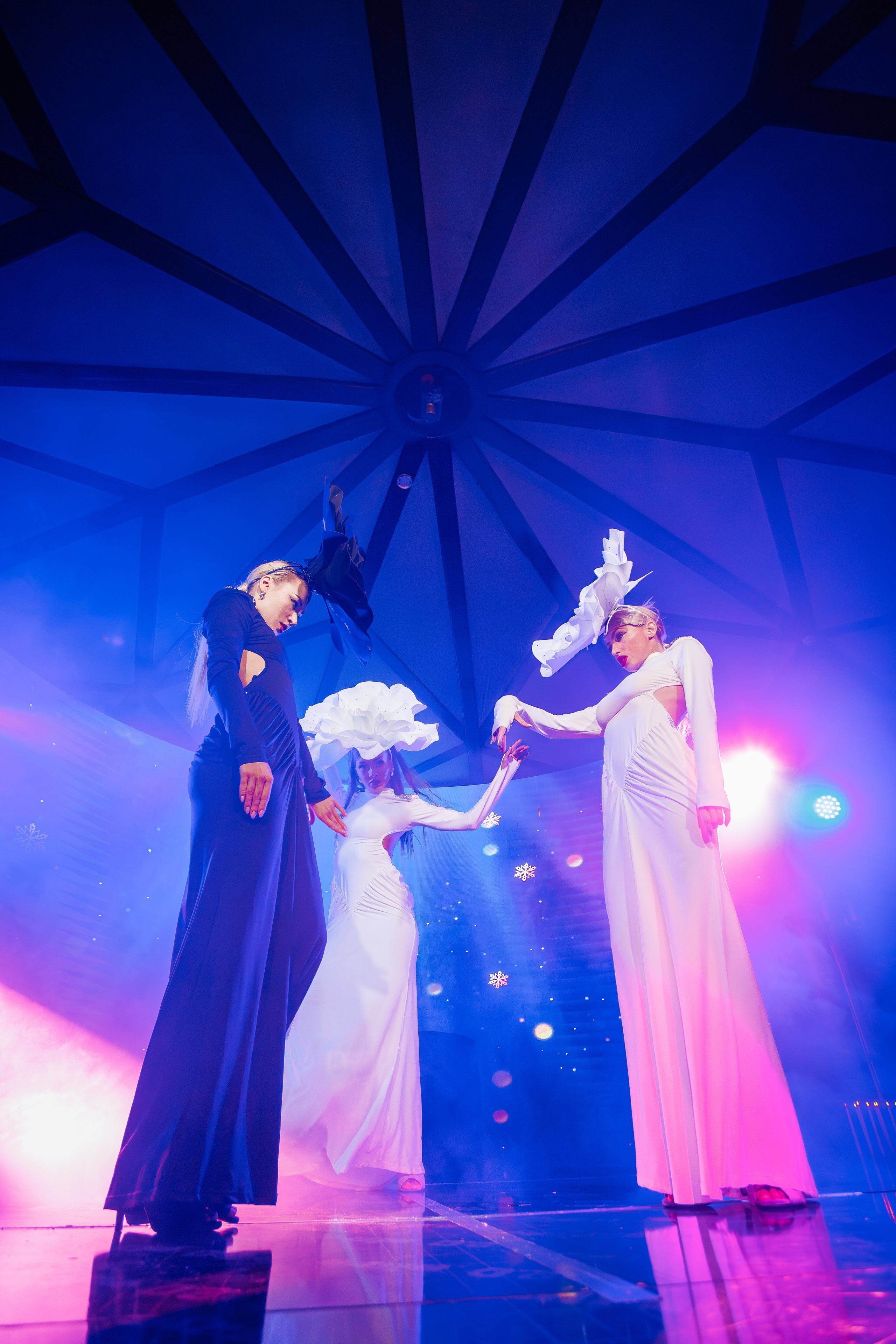 Новогодняя шоу-программа «MAGIC TIME» в PTIZZA BAR_Ялта_31.12.2025. Аминов Руслан | Фотограф