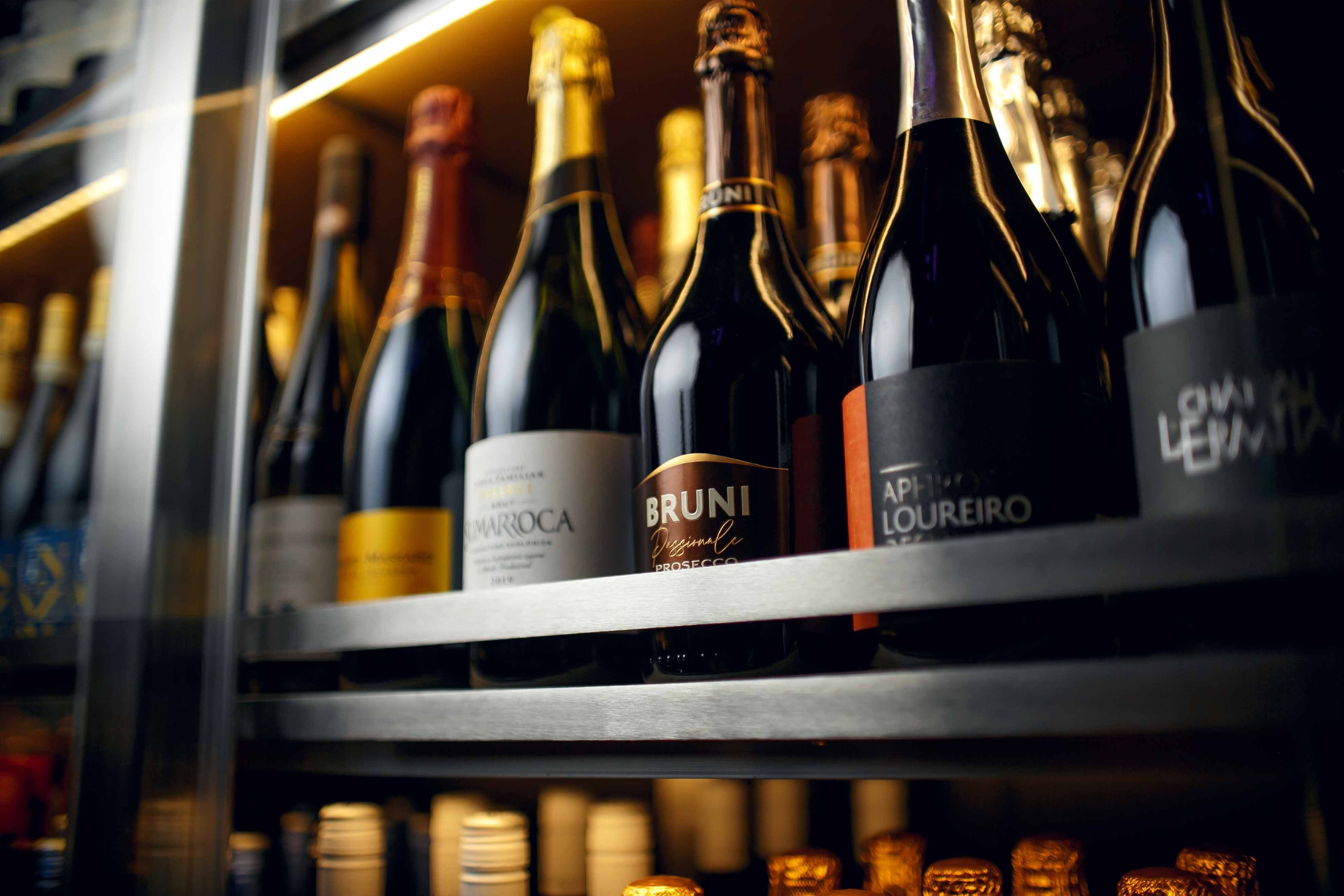 Винный вечер в «Сказке». Ваш репортажный фотограф Артемий Антонов