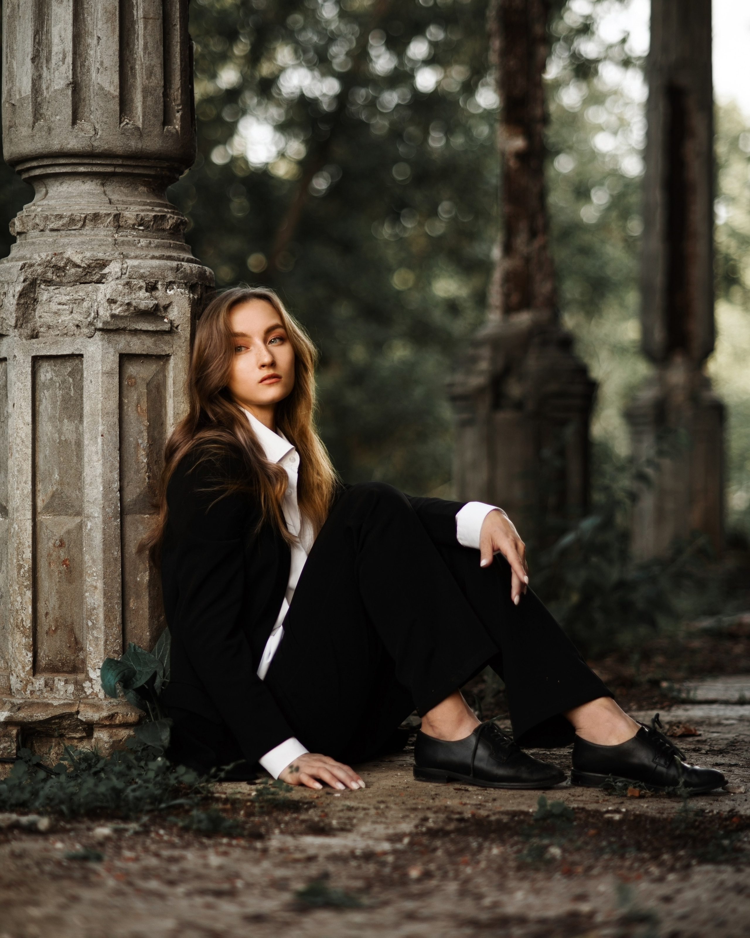 Стильная девушка в деловом образе для журнала в городе Казань