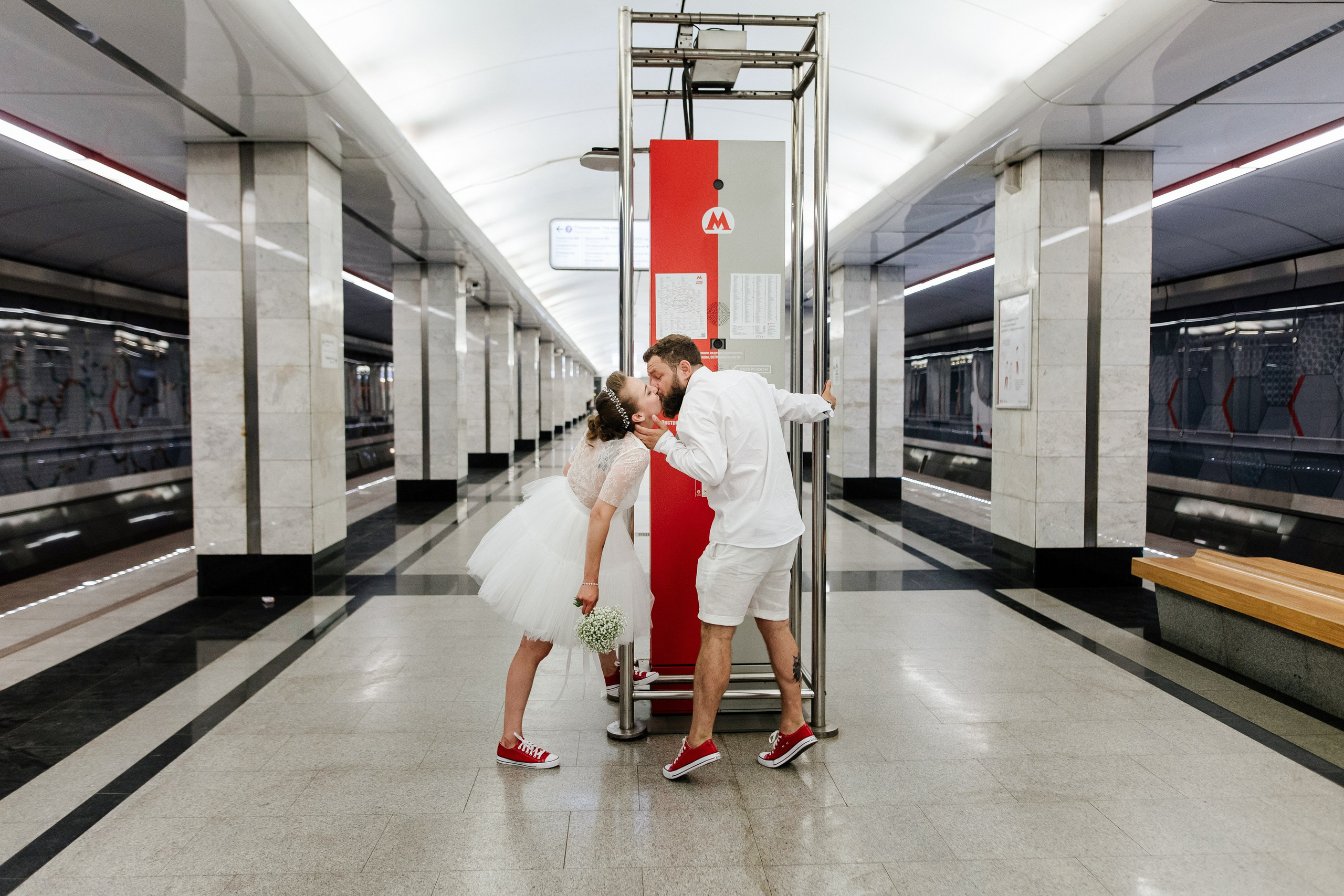 Свадьба на стадионе Спартак Лукойл Арена, свадьба на Северном речном вокзале, свадьба в метро, новые адреса счастья. Свадебный и семейный фотограф Екатерина Иванова
