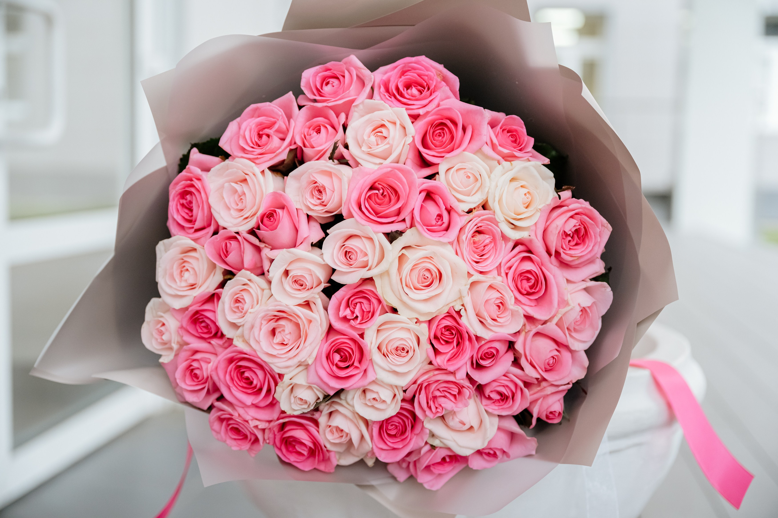 Дорогие заказчики, я не публикую в общий доступ такие съемки как выписки и крещение, т.к. на мой взгляд они очень личные и сокровенные. Но работаю я с выписками регулярно, например, в 2025 году я отснял 18 выписок. Так что можете быть уверенными, что вашу съемку отсниму на 100%. :)