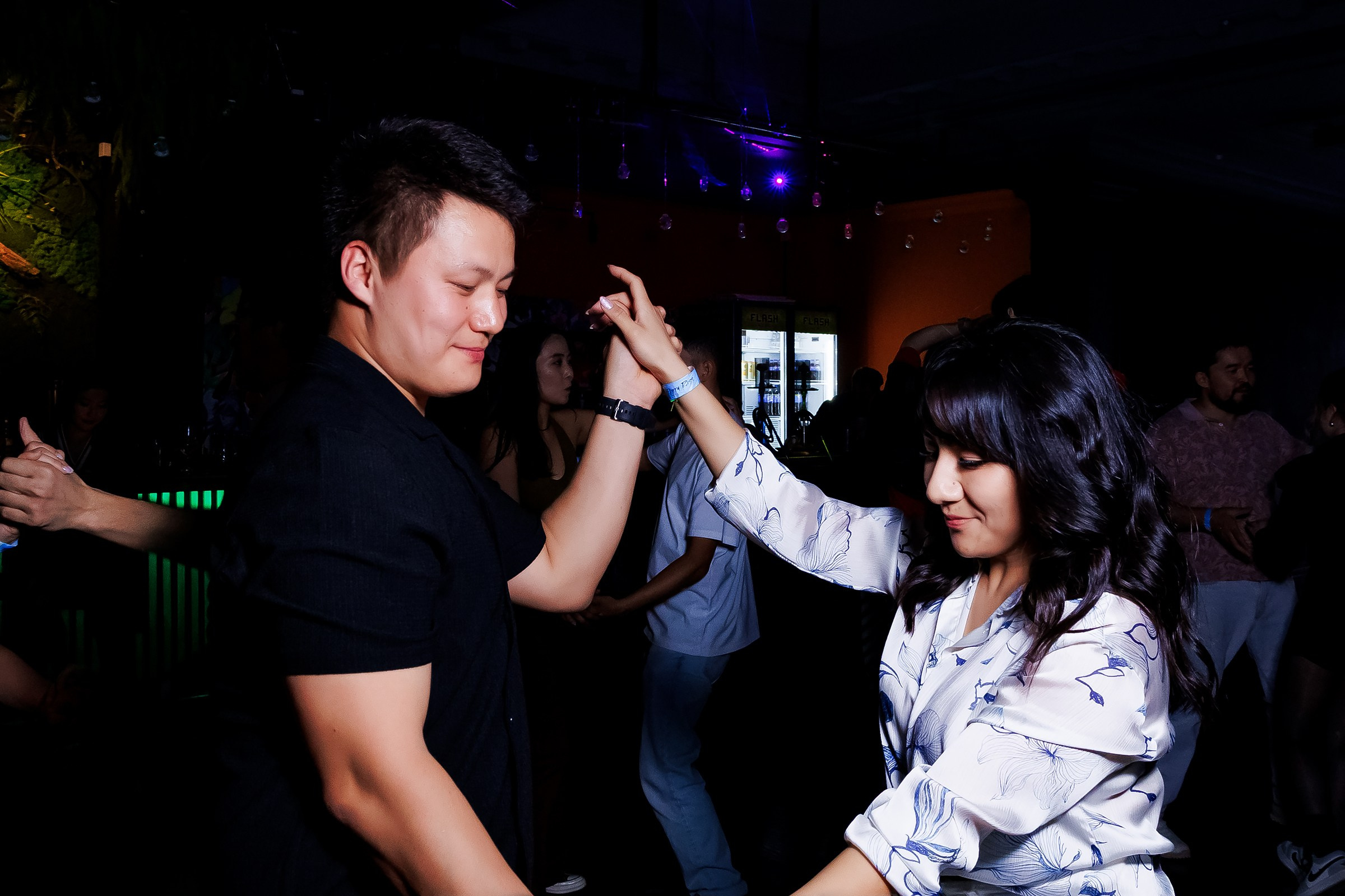Bachata Party Hola Dance. Репортажный фотограф в Алматы Каюпов Сержан
