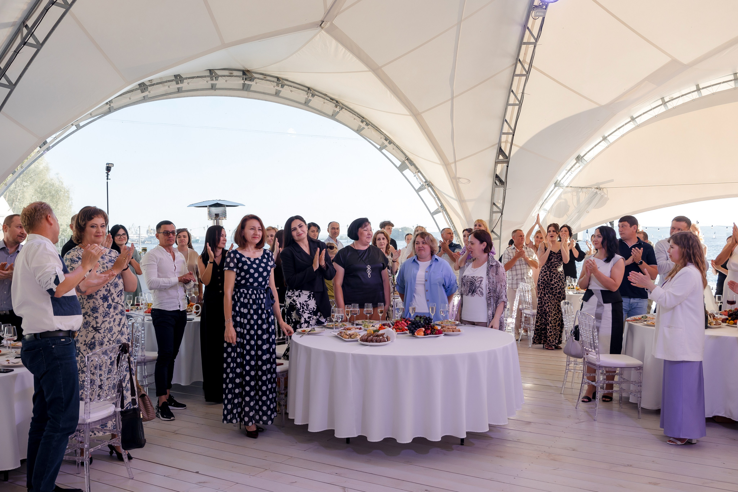 ВЫПУСКНОЙ White Place — Гимназия 52. Свадебный и семейный фотограф Динар Гильмутдинов