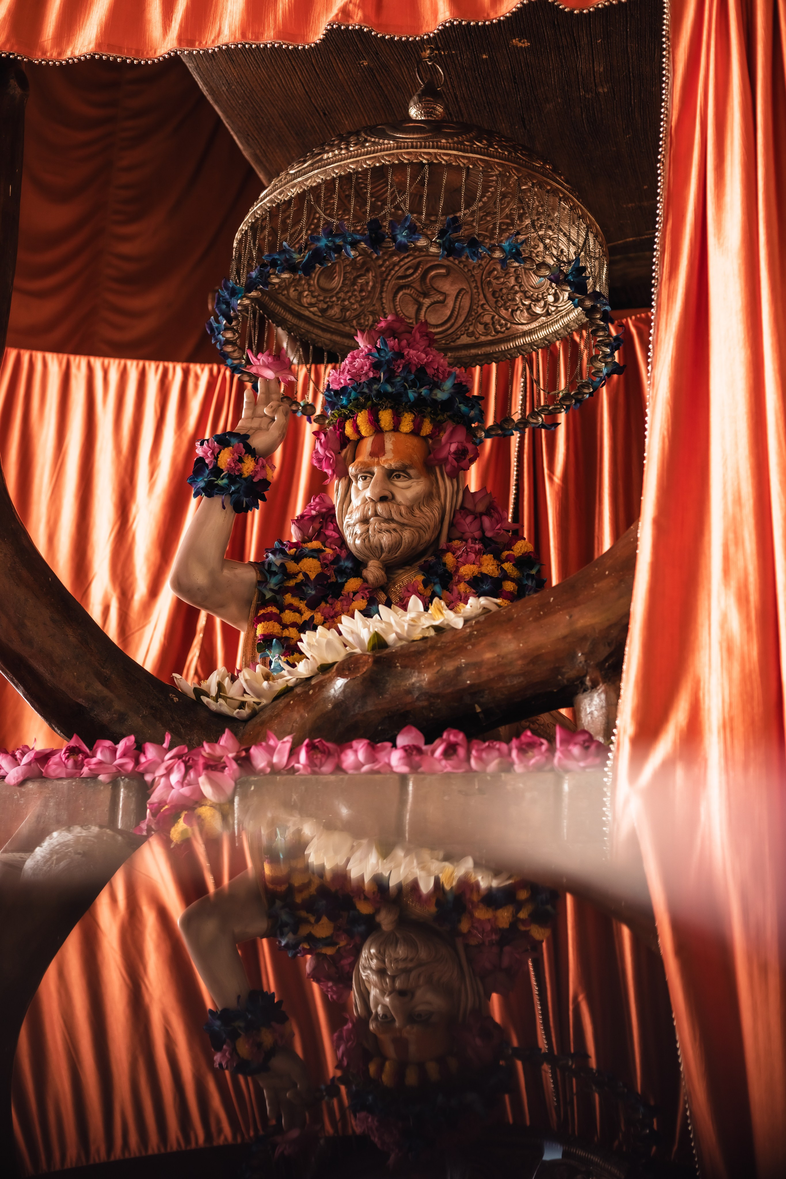 Abhisheka Devraha Baba on Sri Devdas ji maharaj bd. Mariam Bagdasaryan