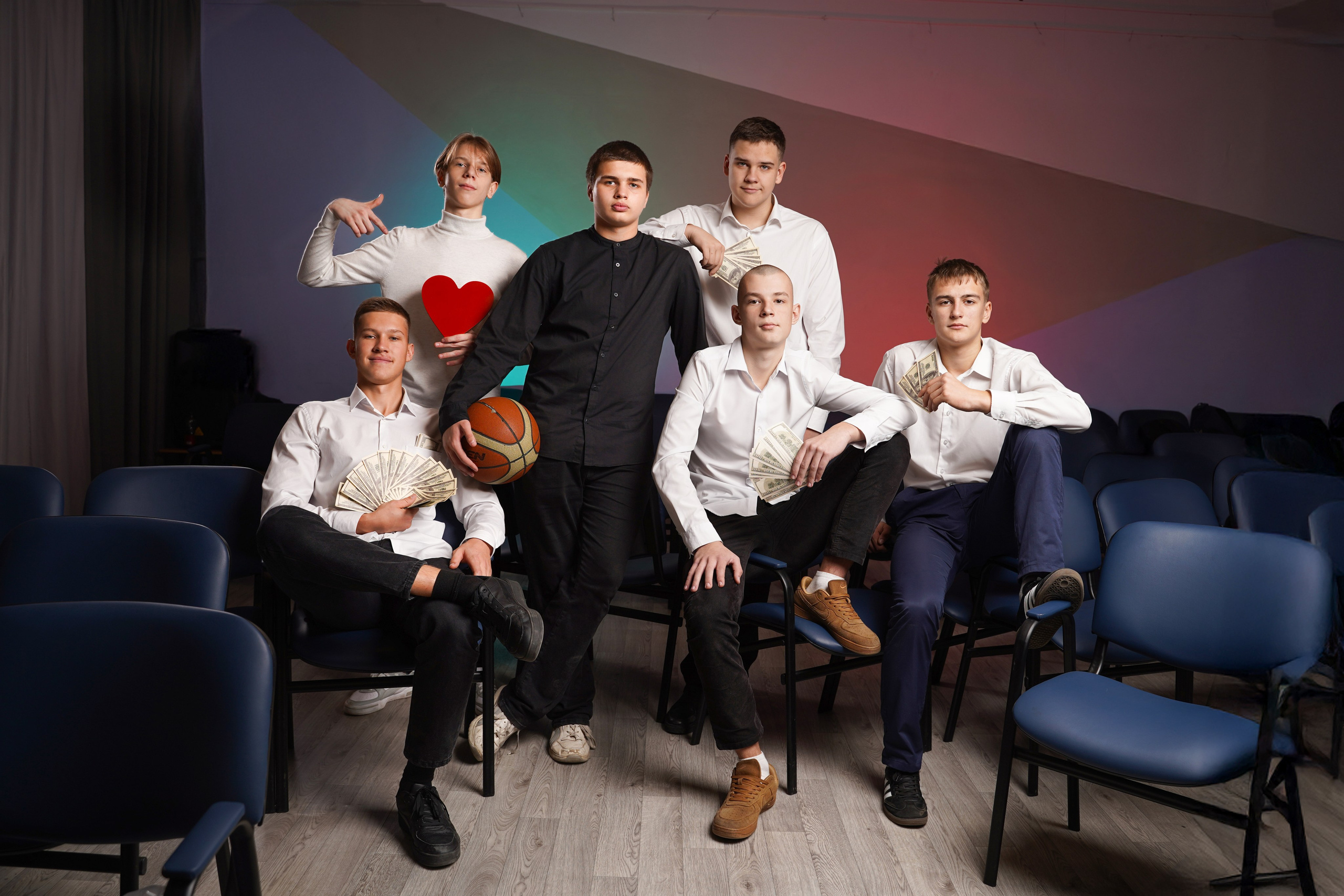 Выпускные альбомы для старшеклассников в Красноярске от AlbomKras 🎓✨. AlbomKras -выпускные альбомы Красноярска с авторским дизайном и качественной фотосъемкой! ⭐⭐⭐⭐⭐ 5.0