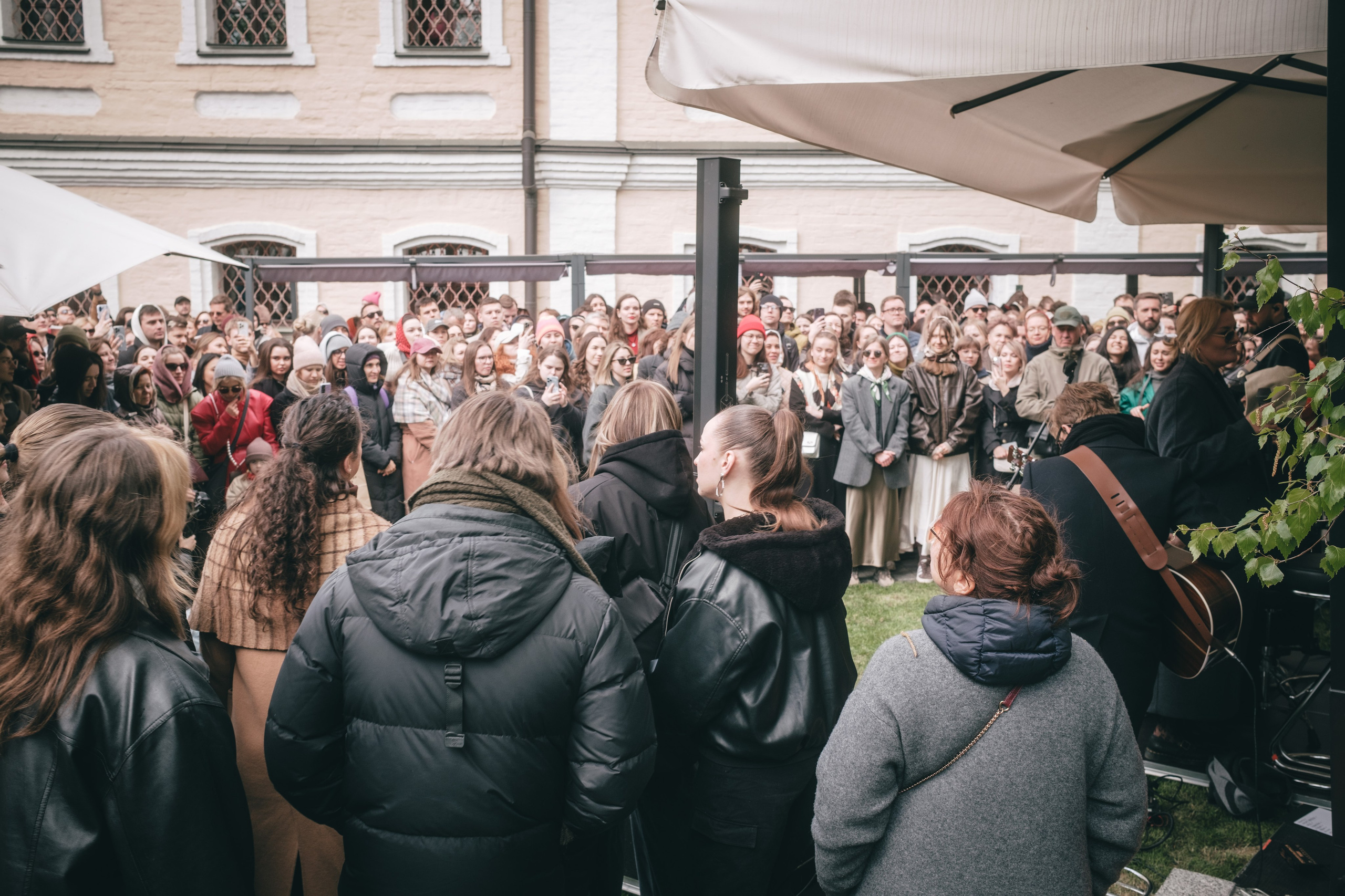 ANTIПA: Музыка во дворе: Антон Беляев & Therr Maitz. Фотограф в Москве Максим Скоробогатов