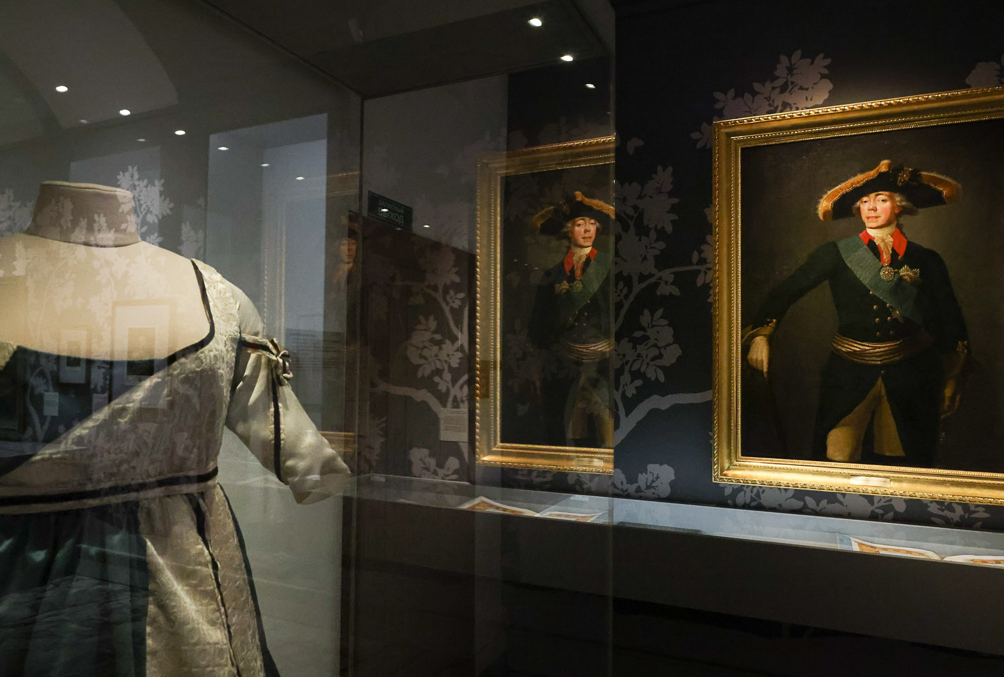 Наследие Петра Великого и Дворцовые перевороты в Российской империи. Репортажный, архитектурный, театральный и файн-арт фотограф Лена Мельникова в Москве