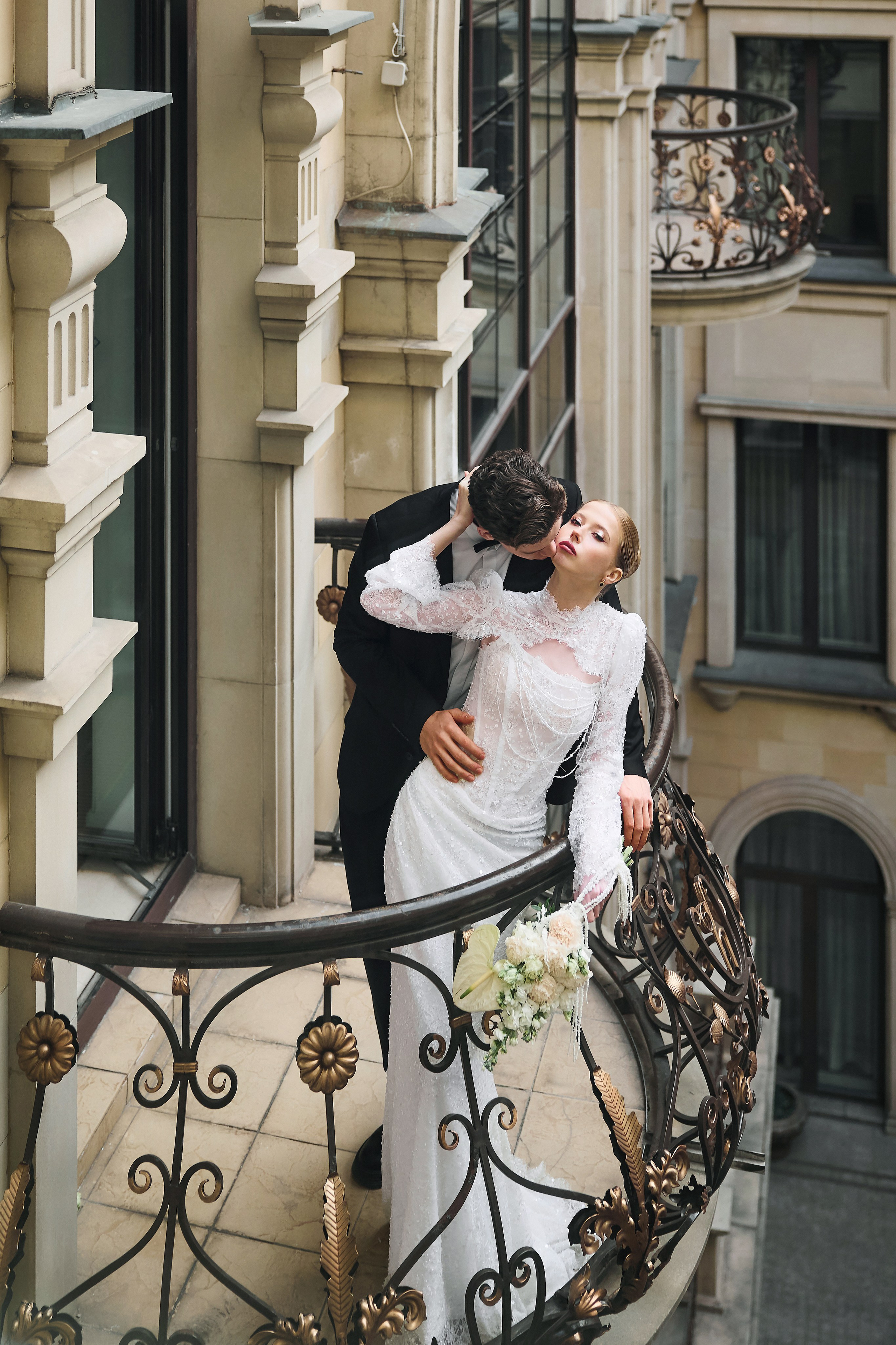 Вадим и Алина. Сборы в отеле St Regis. Свадебный фотограф в Москве и Подмосковье