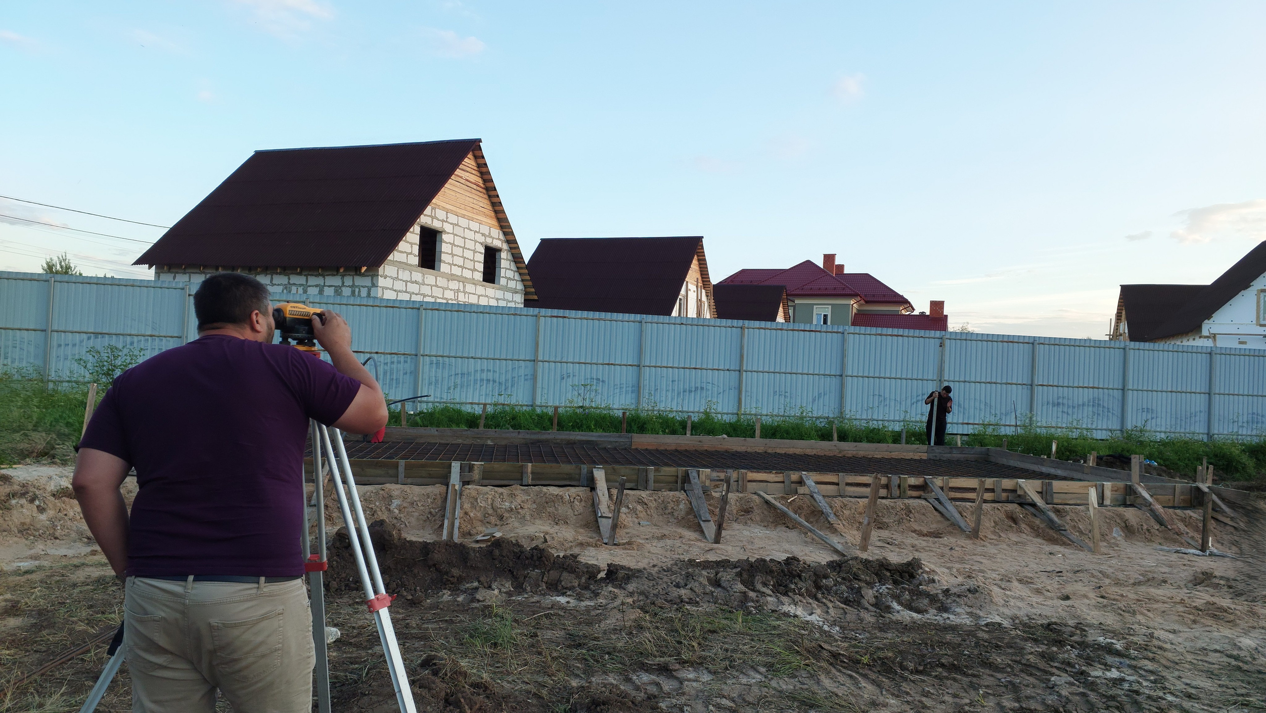  Разметка и опалубка для фундамента питомника МД-006
