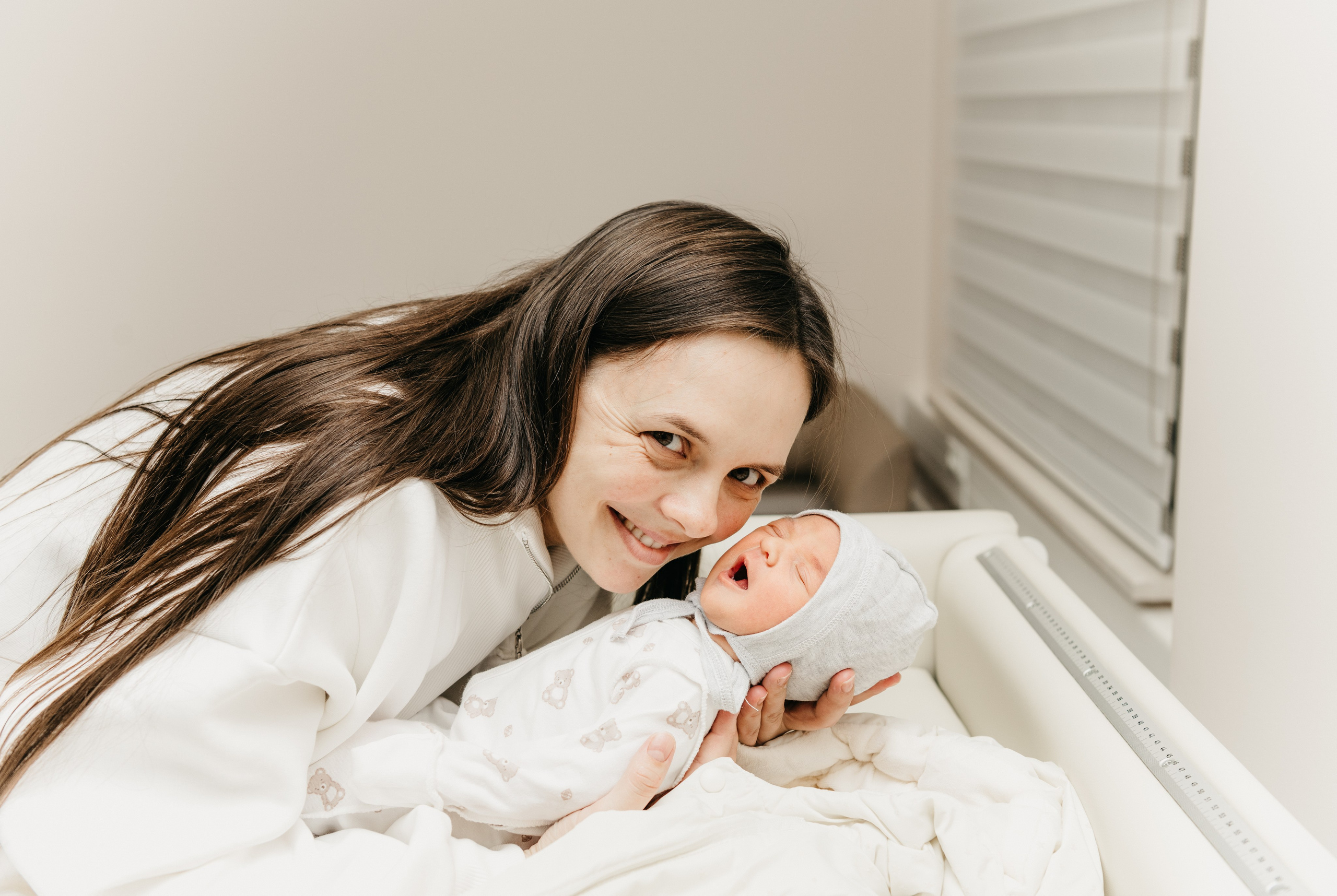 Выписка малышки. Мать и дитя на Севастопольском. Фотограф на выписку из роддома в Москве и МО