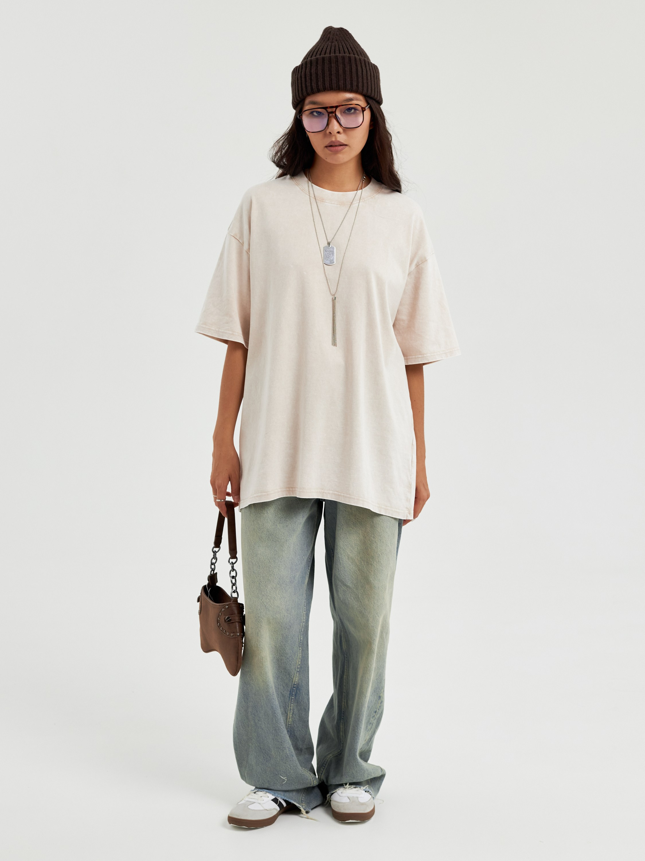 Фотосъемка футболок варенок Екатеринбург Wildberries ВБ Ozon Озон фотосессия одежды Екб заказать цена фотосъемка товара WB тай дай Екб. Фотограф Екатеринбург Анастасия Жерновская | Маркетплейсы и нейрофото