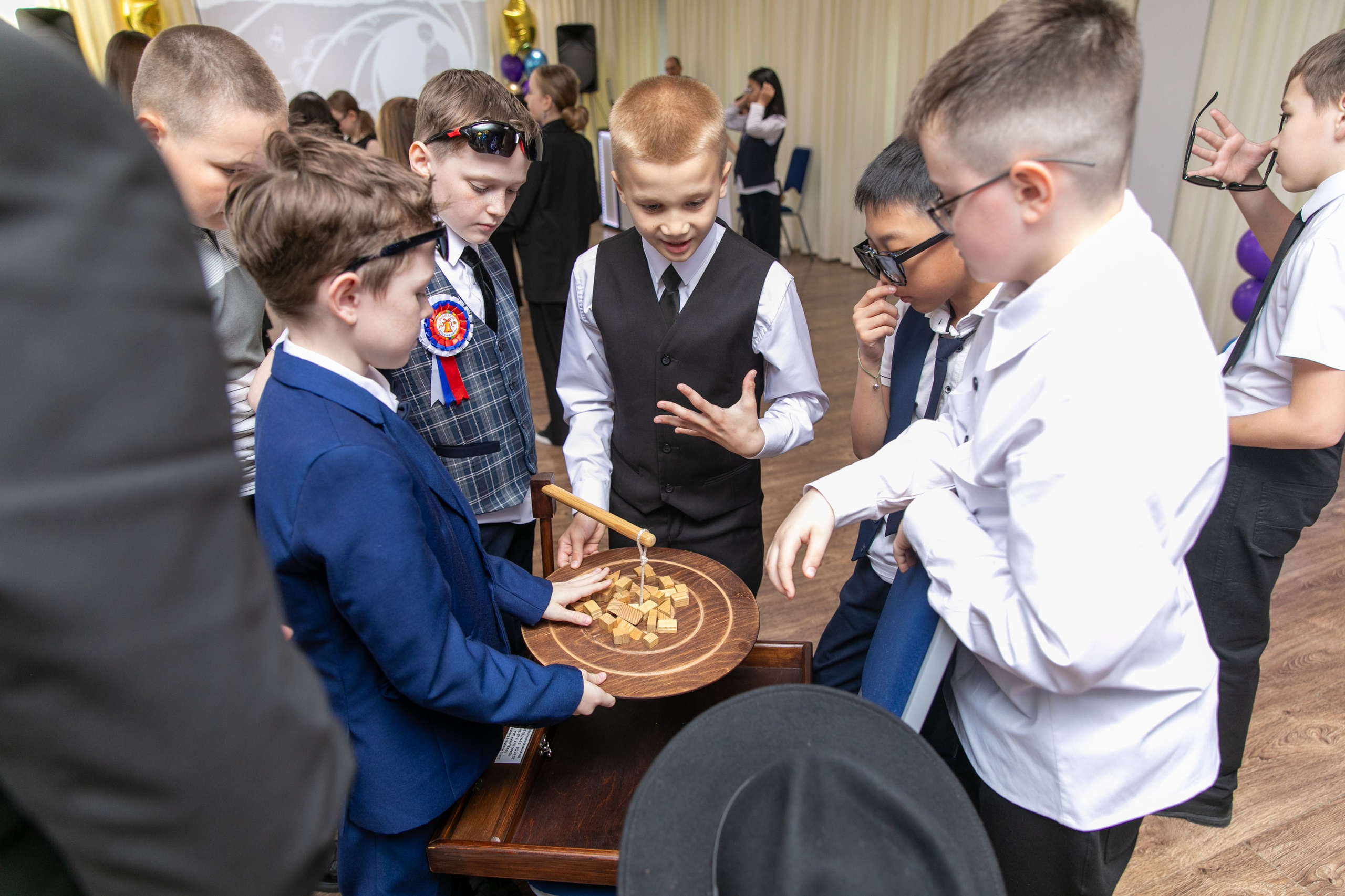 Выпускной 4 класс Гимназия 3 2025. Школьный и детский фотограф в Южно-Сахалинске Анастасия Лескова