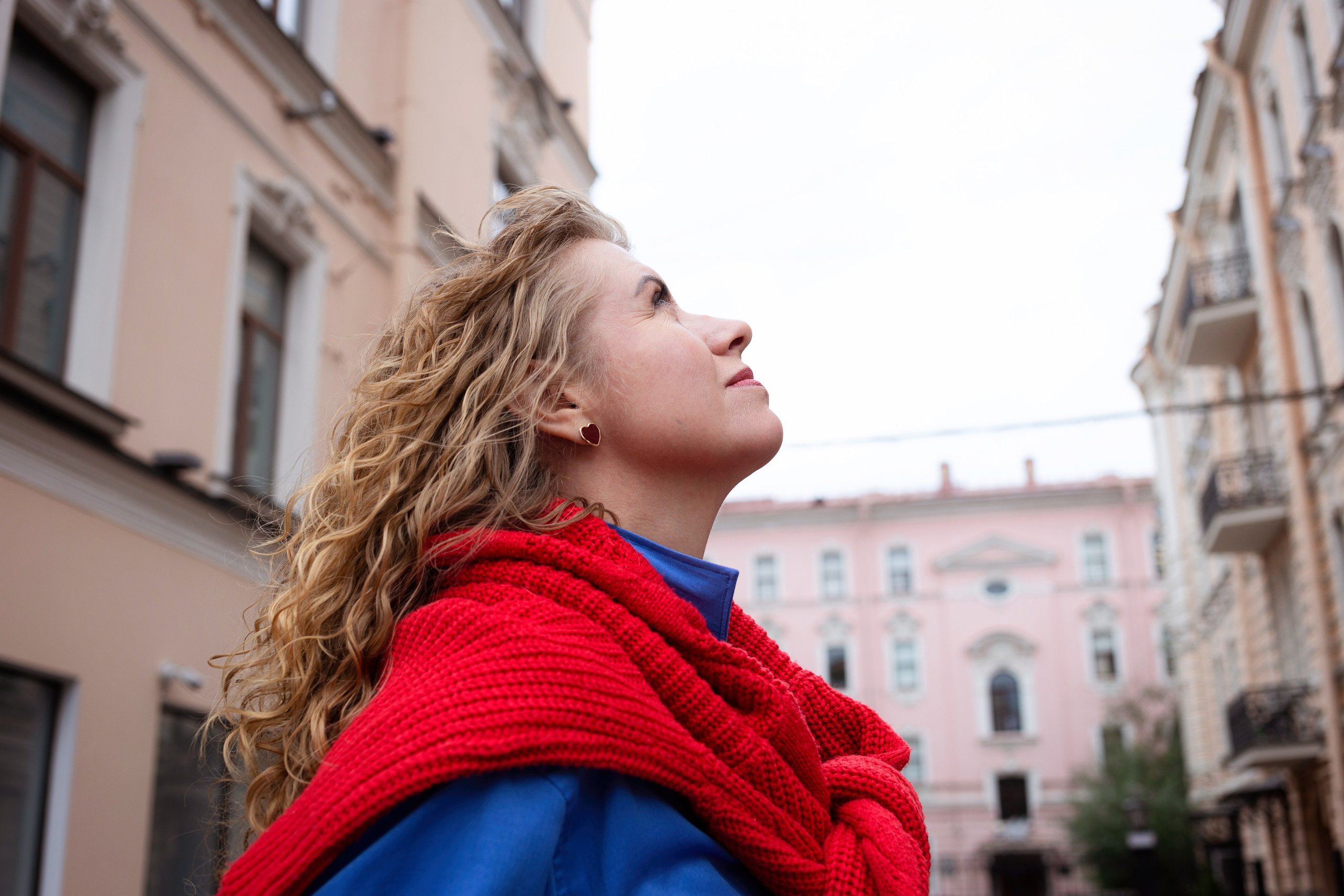 Фотосессия в СПб и книжном магазине Подписные издания. Портретные фотосессии, контент-съемки, репортаж