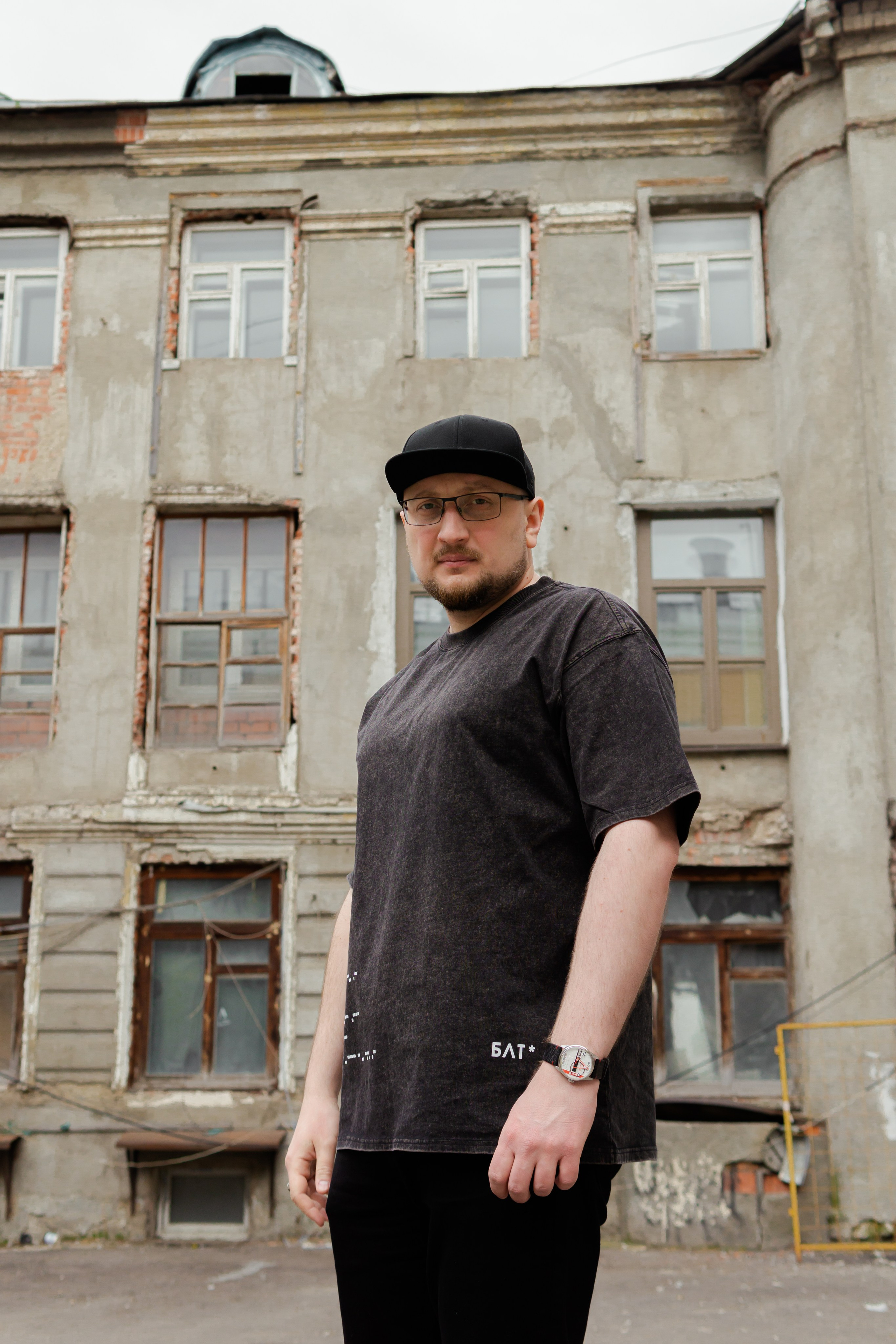 Съемка мерча БЛТ* Semiotica в городе. Фотограф-анималист Ксения Воробьева, Москва