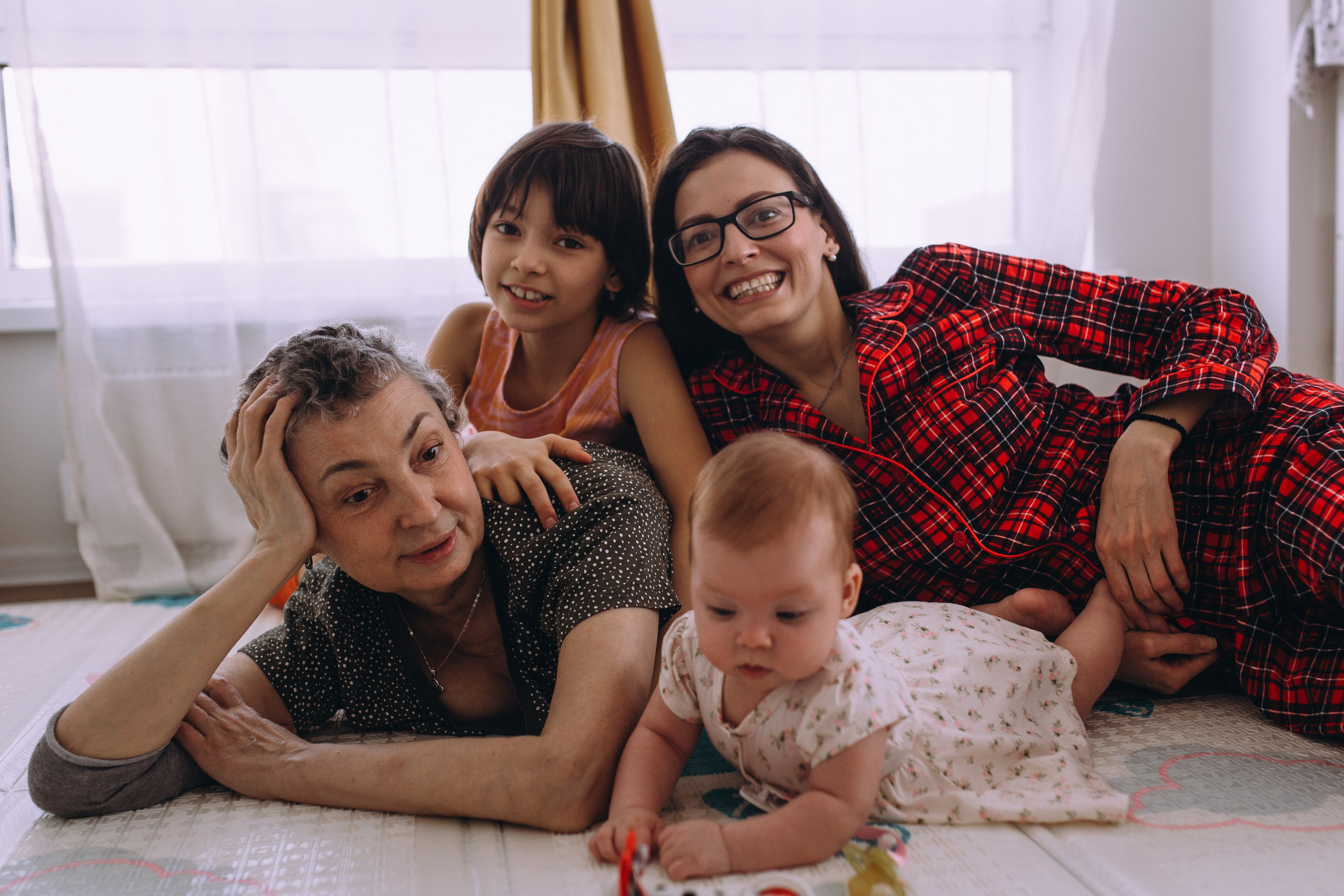 Бабушка Ира, Александр, Анастасия, Анна и Ева. Елена Семейный фотограф Санкт-Петербург