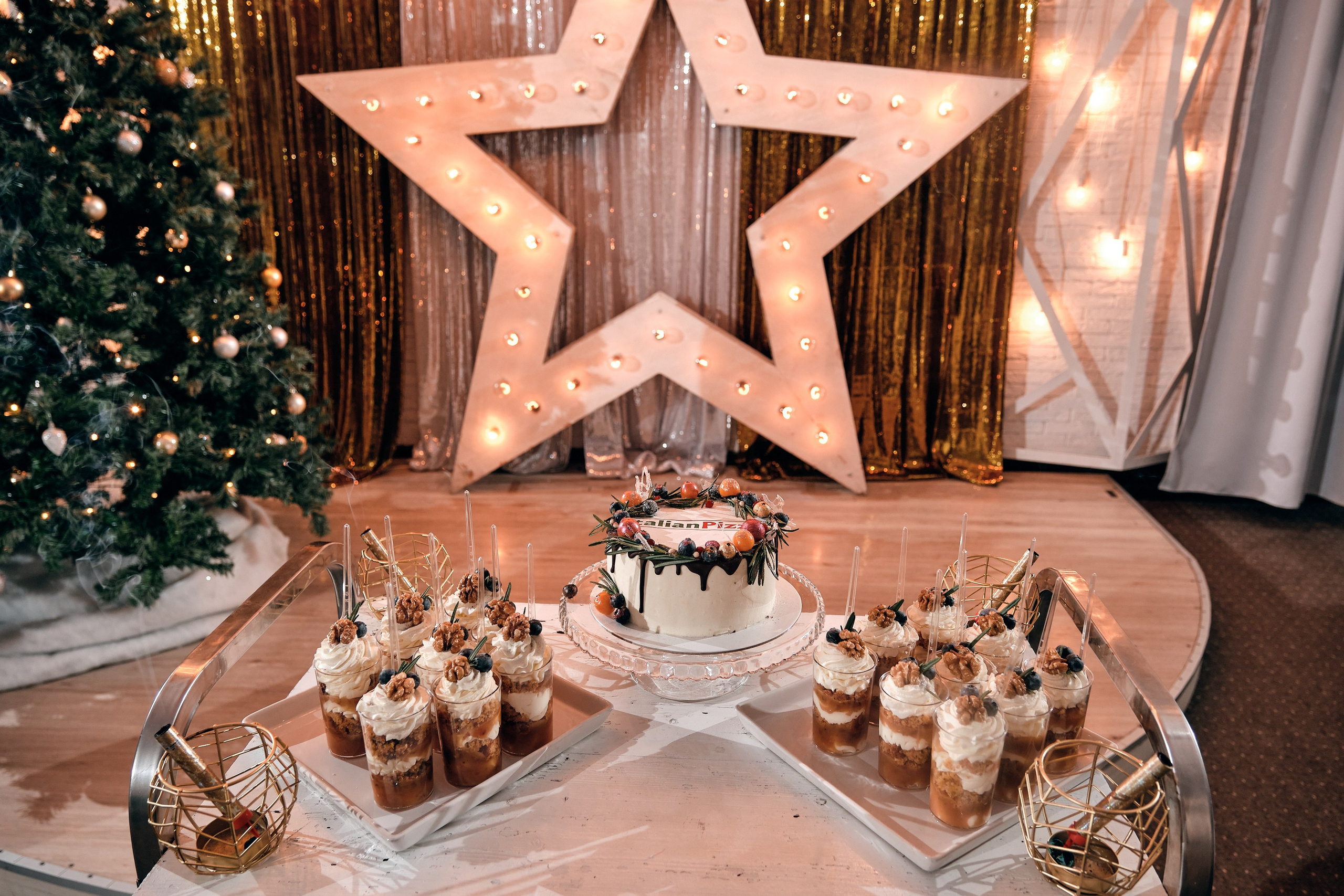 Новогодний корпоратив управляющей компании Италиан Пицца. Event агентство PAPRIKA в Екатеринбурге